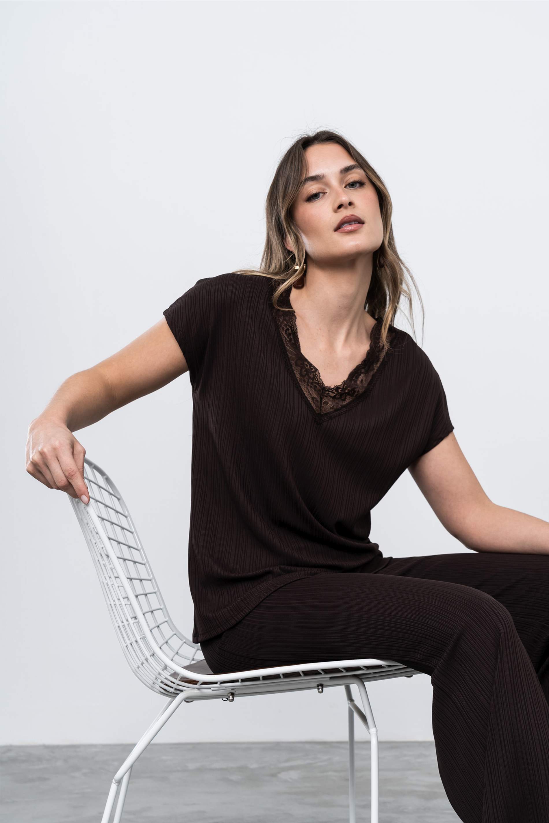 CAMISETA TEXTURA ENCAJE CHOCOLATE