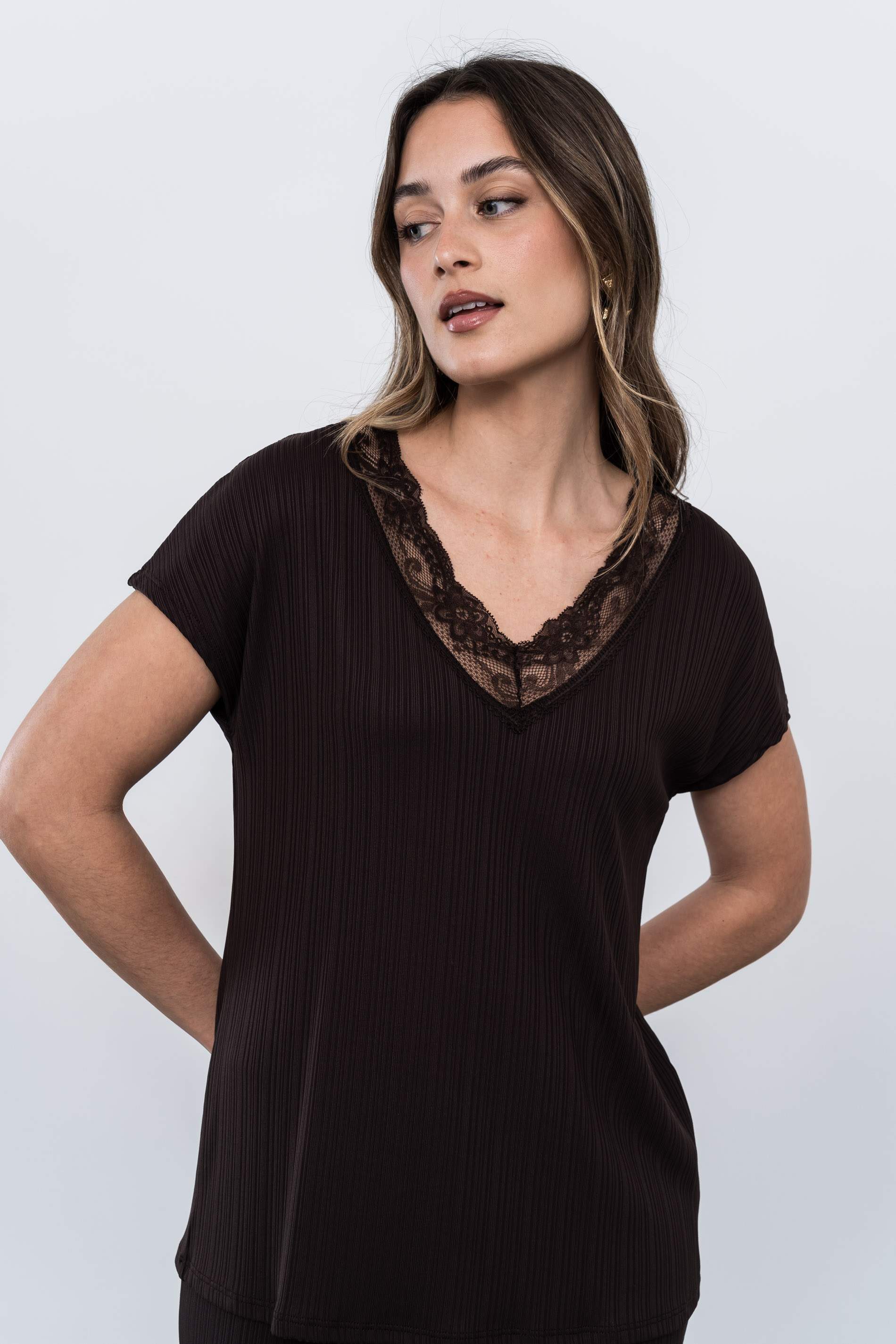 CAMISETA TEXTURA ENCAJE CHOCOLATE