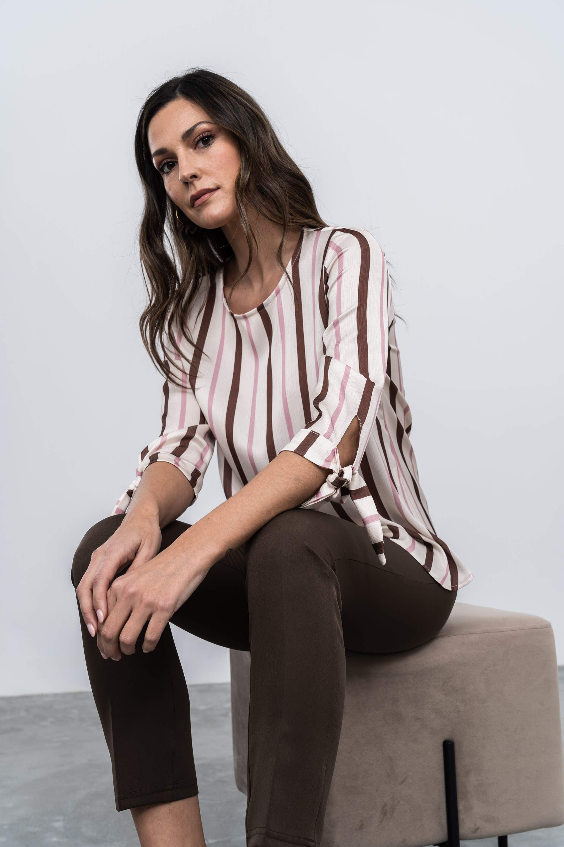 BLUSA RAYAS LAZOS PUÑO CHOCOLATE