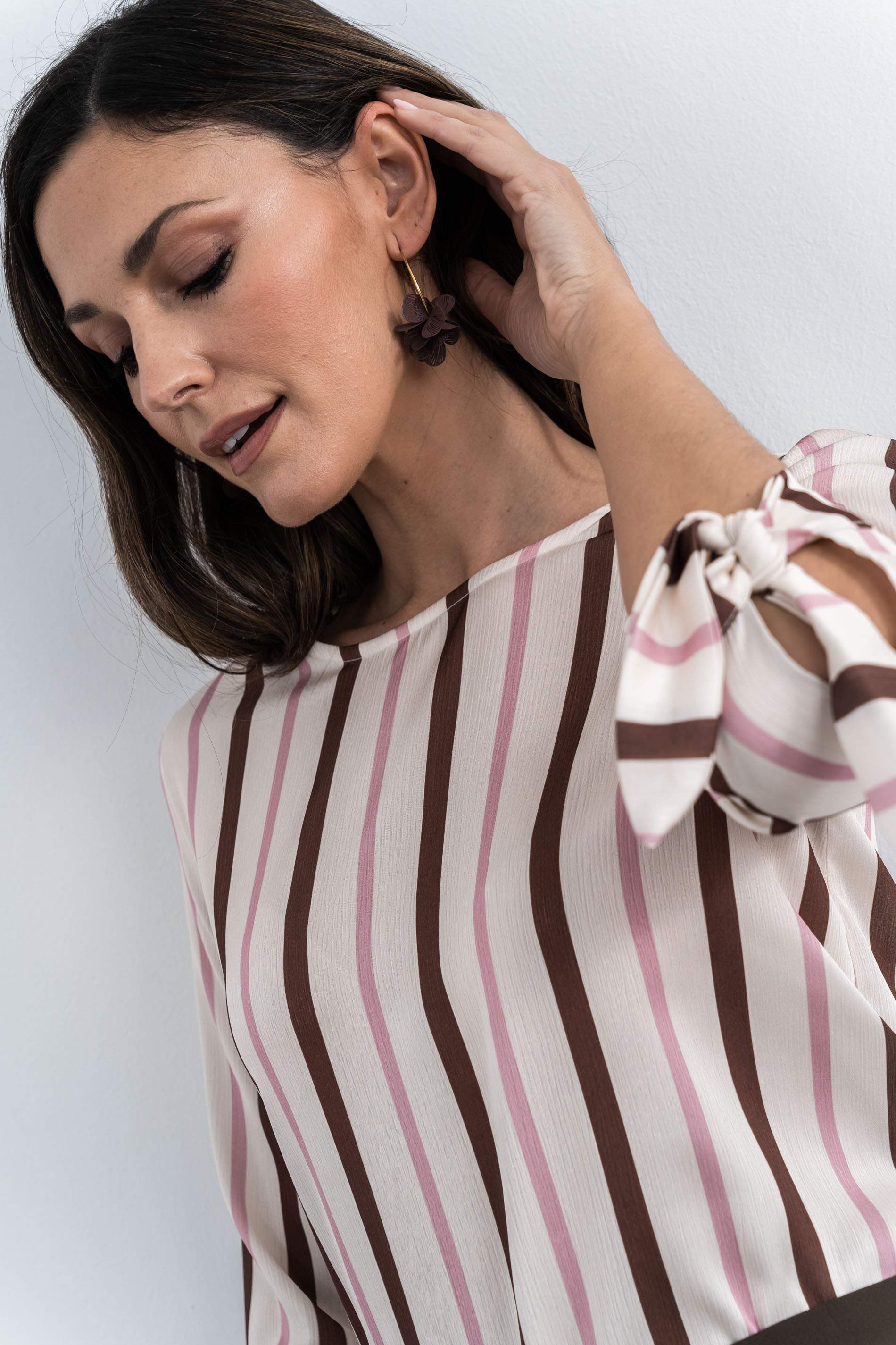 BLUSA RAYAS LAZOS PUÑO CHOCOLATE