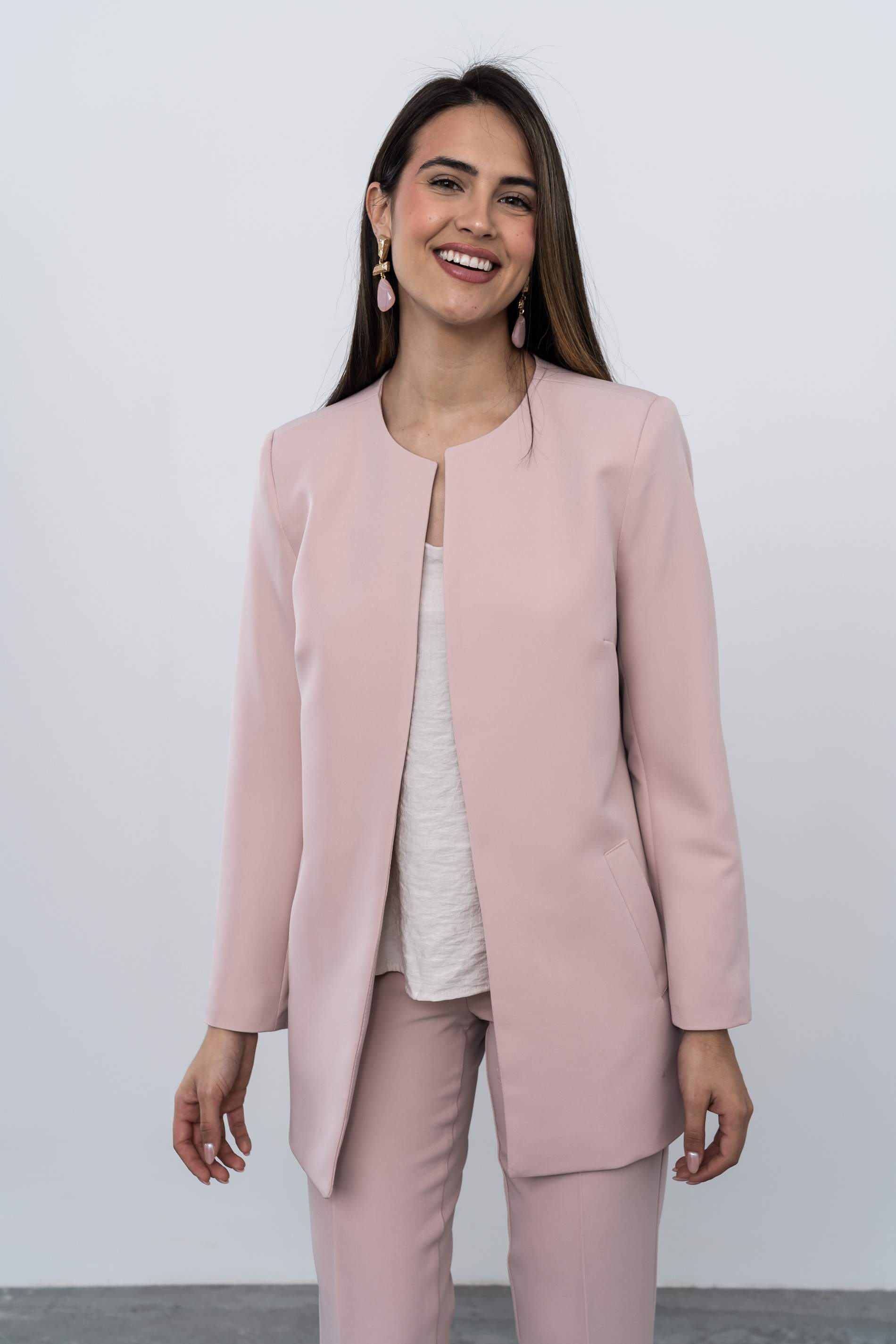 LEVITA CUELLO CAJA ROSA