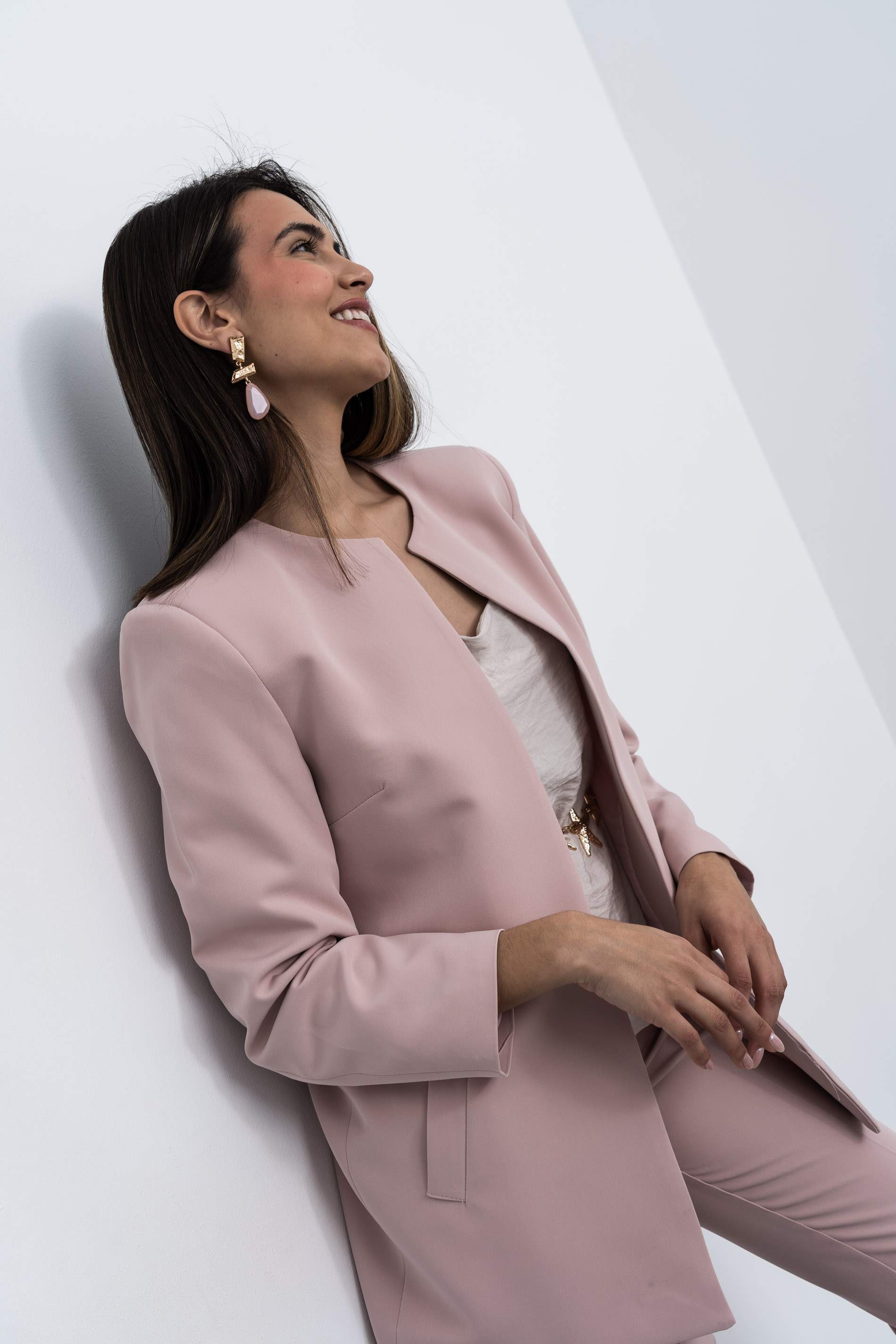 LEVITA CUELLO CAJA ROSA