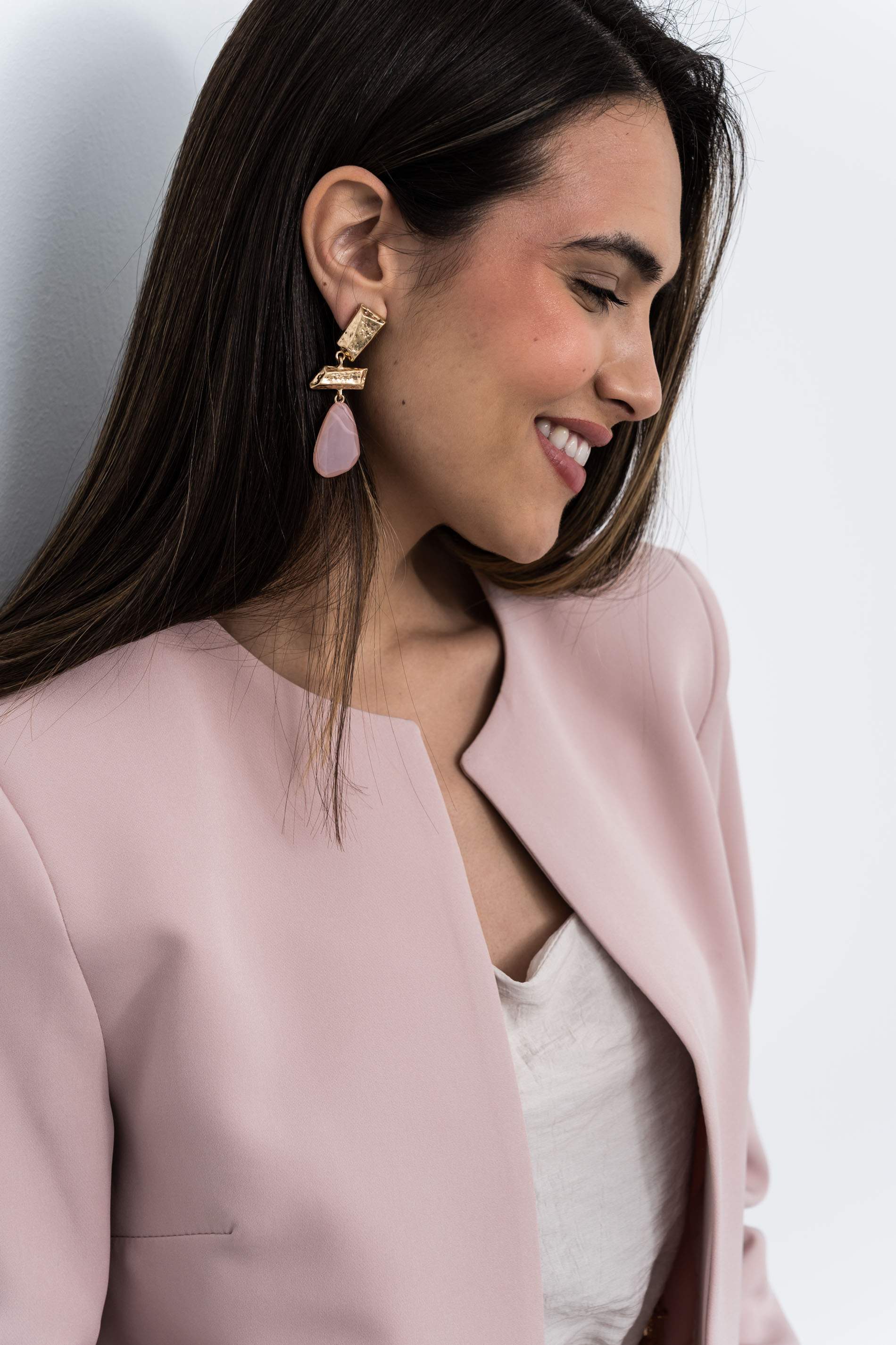 LEVITA CUELLO CAJA ROSA