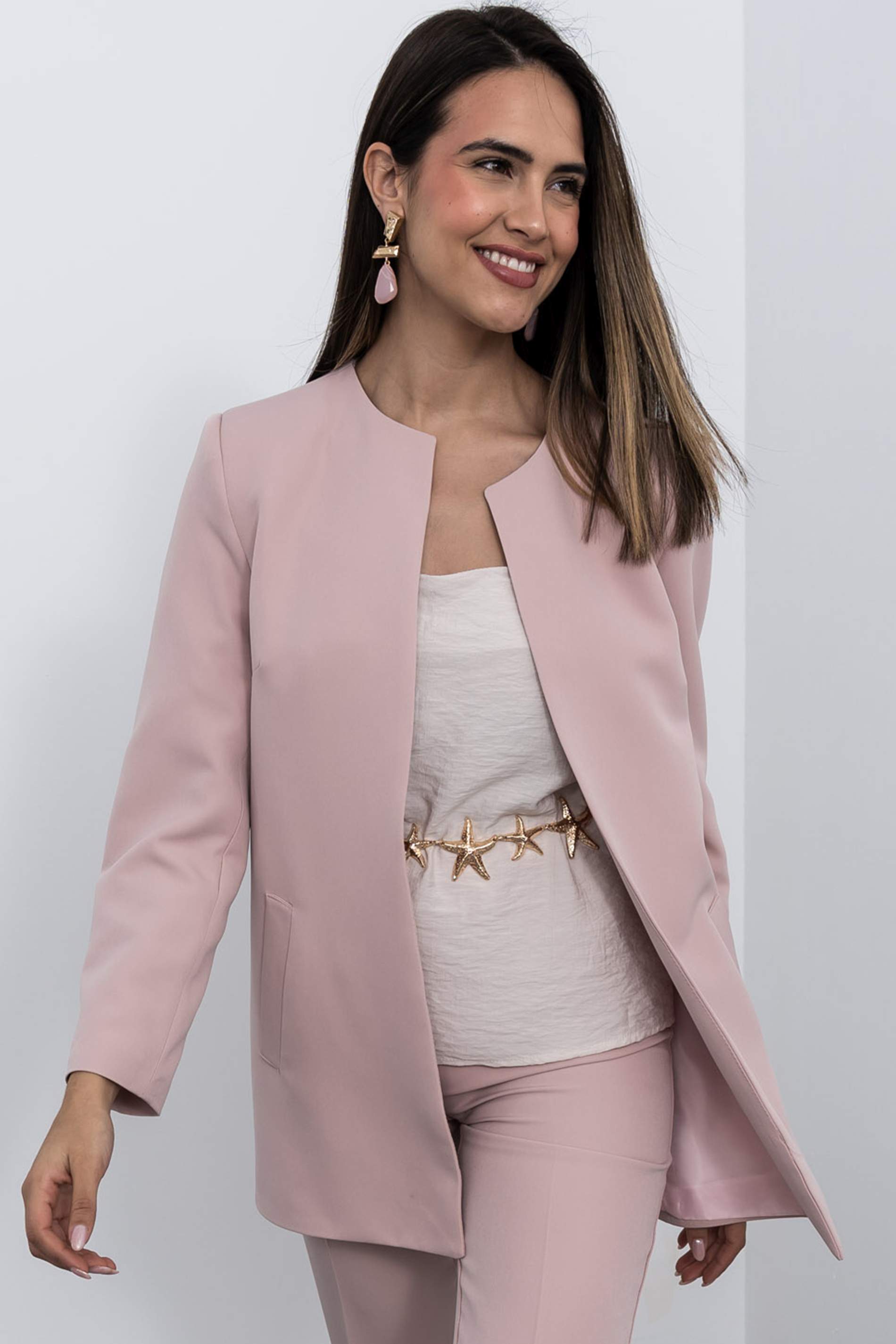 LEVITA CUELLO CAJA ROSA