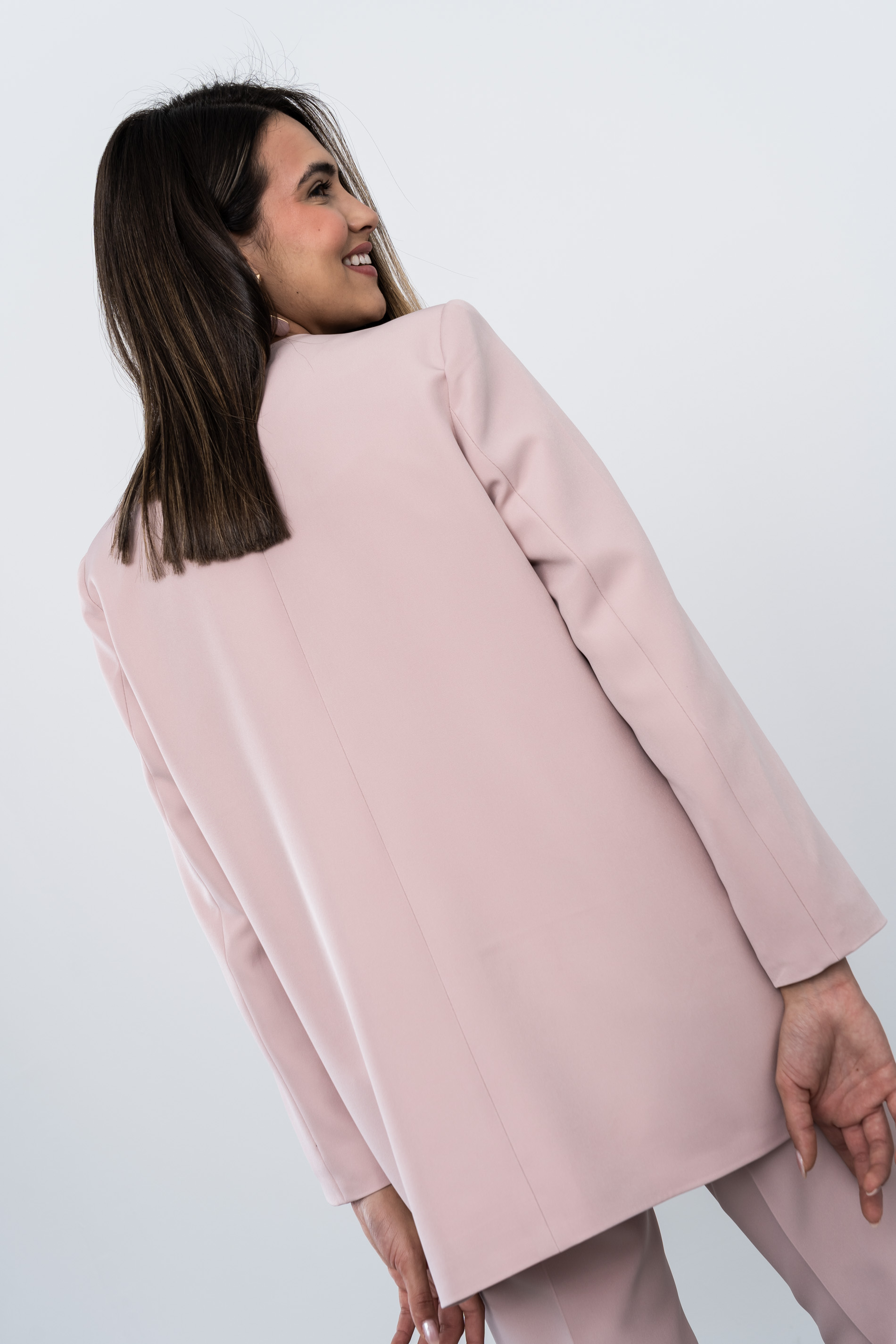 LEVITA CUELLO CAJA ROSA