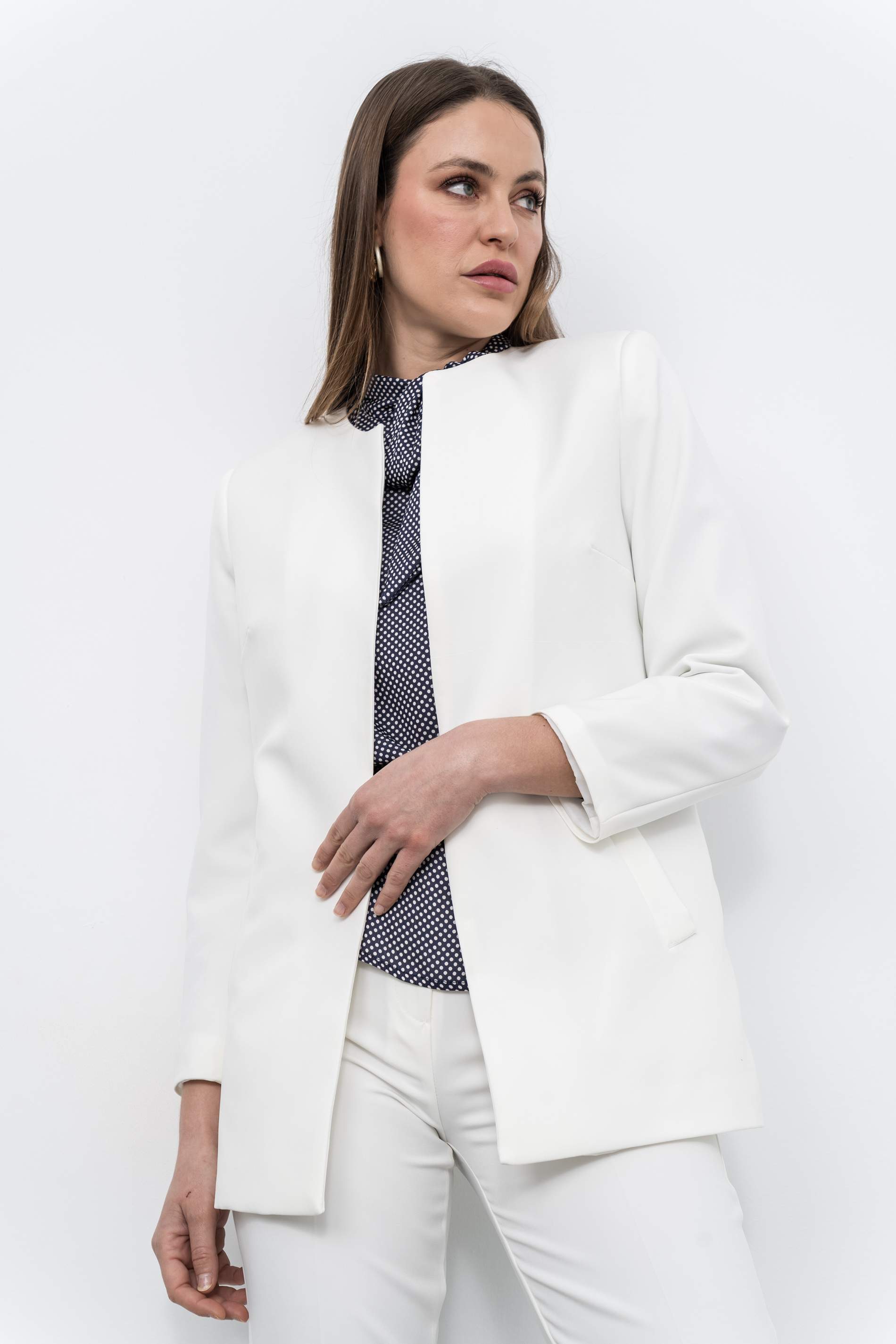 LEVITA CUELLO CAJA CRUDO