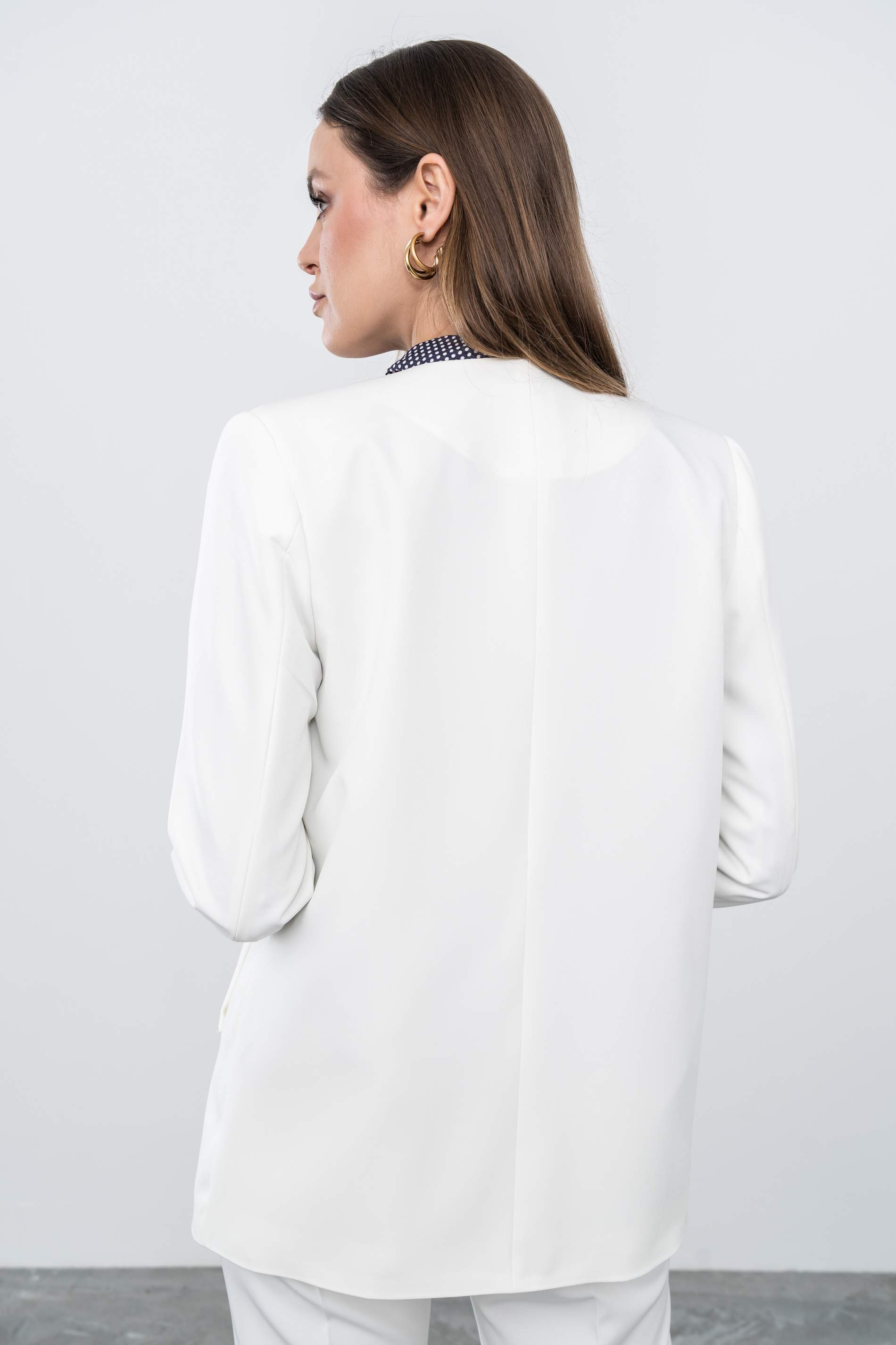 LEVITA CUELLO CAJA CRUDO