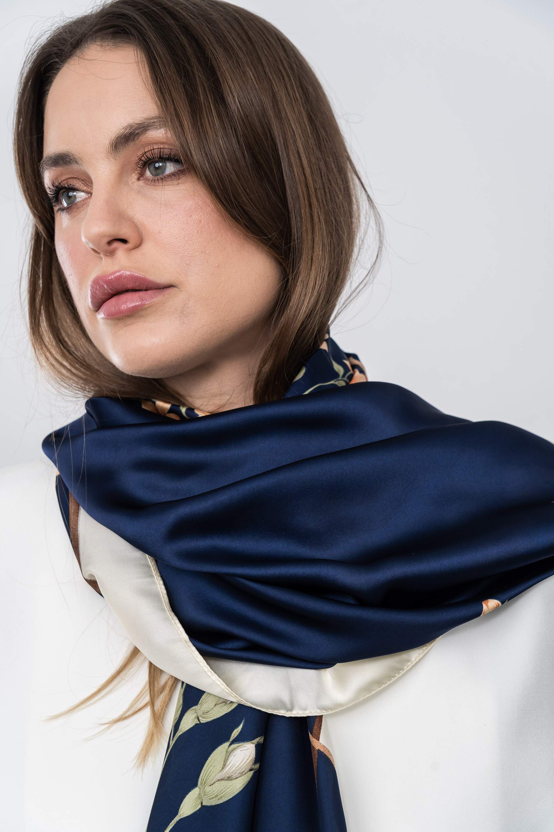 LEVITA CUELLO CAJA CRUDO