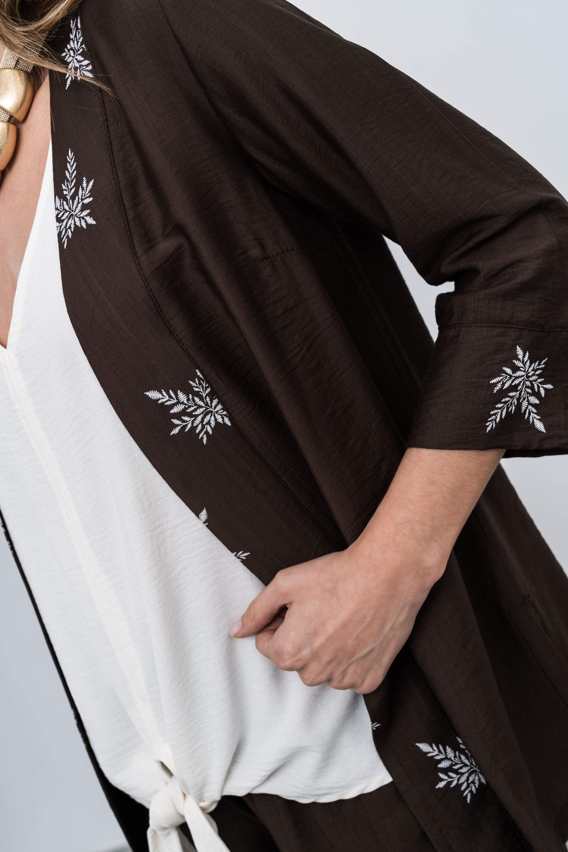 SOBRECAMISA DETALLE HOJAS CHOCOLATE