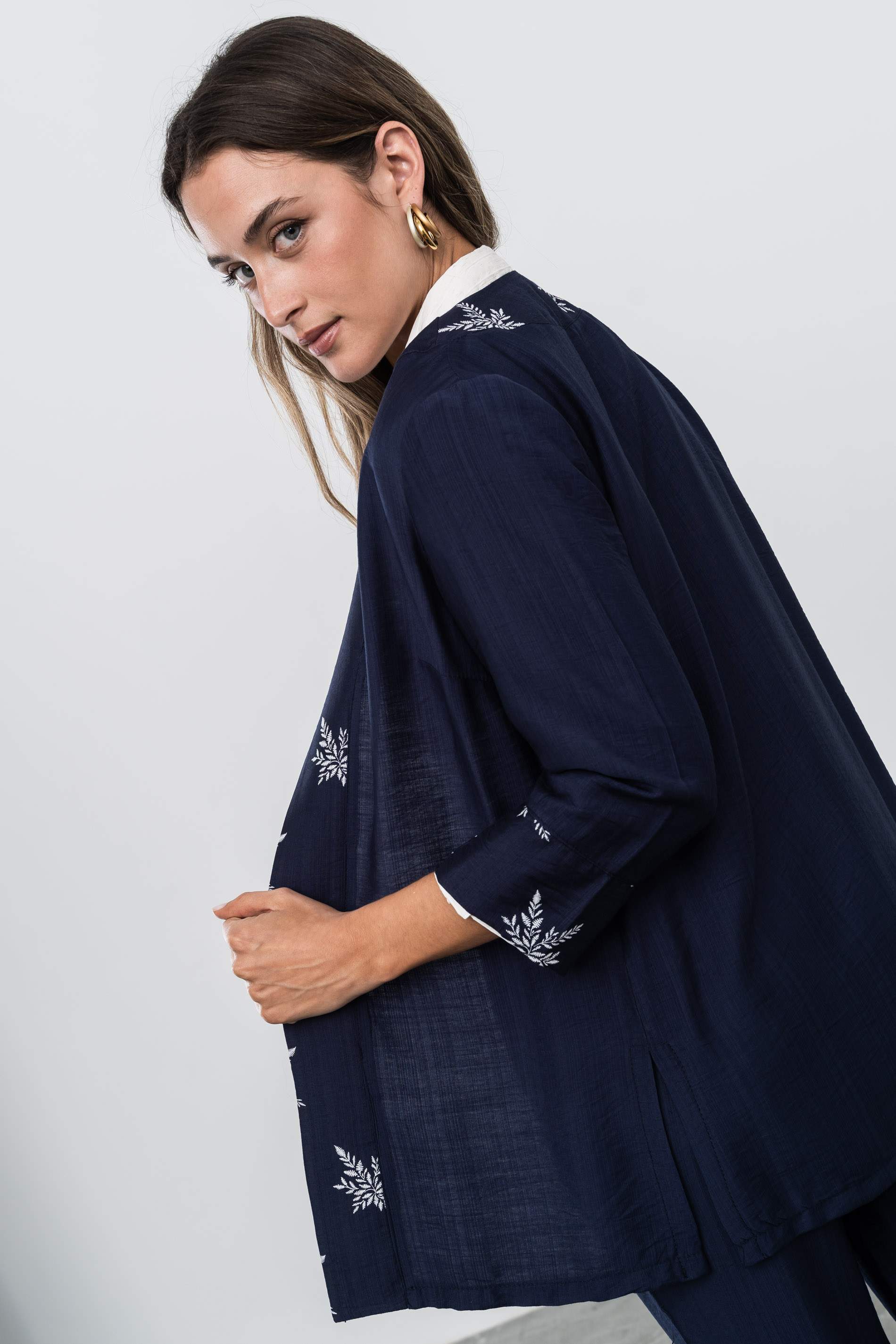 SOBRECAMISA DETALLE HOJAS MARINO