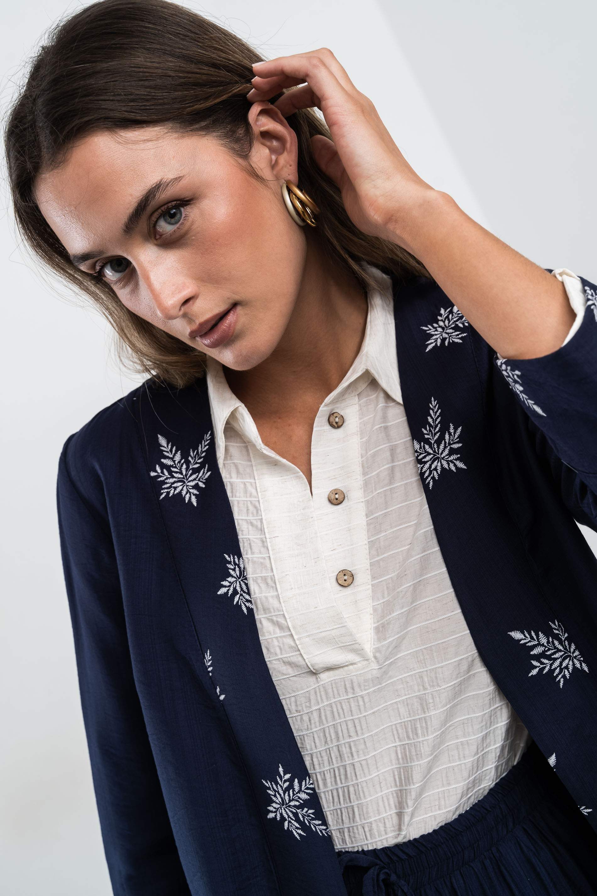 SOBRECAMISA DETALLE HOJAS MARINO