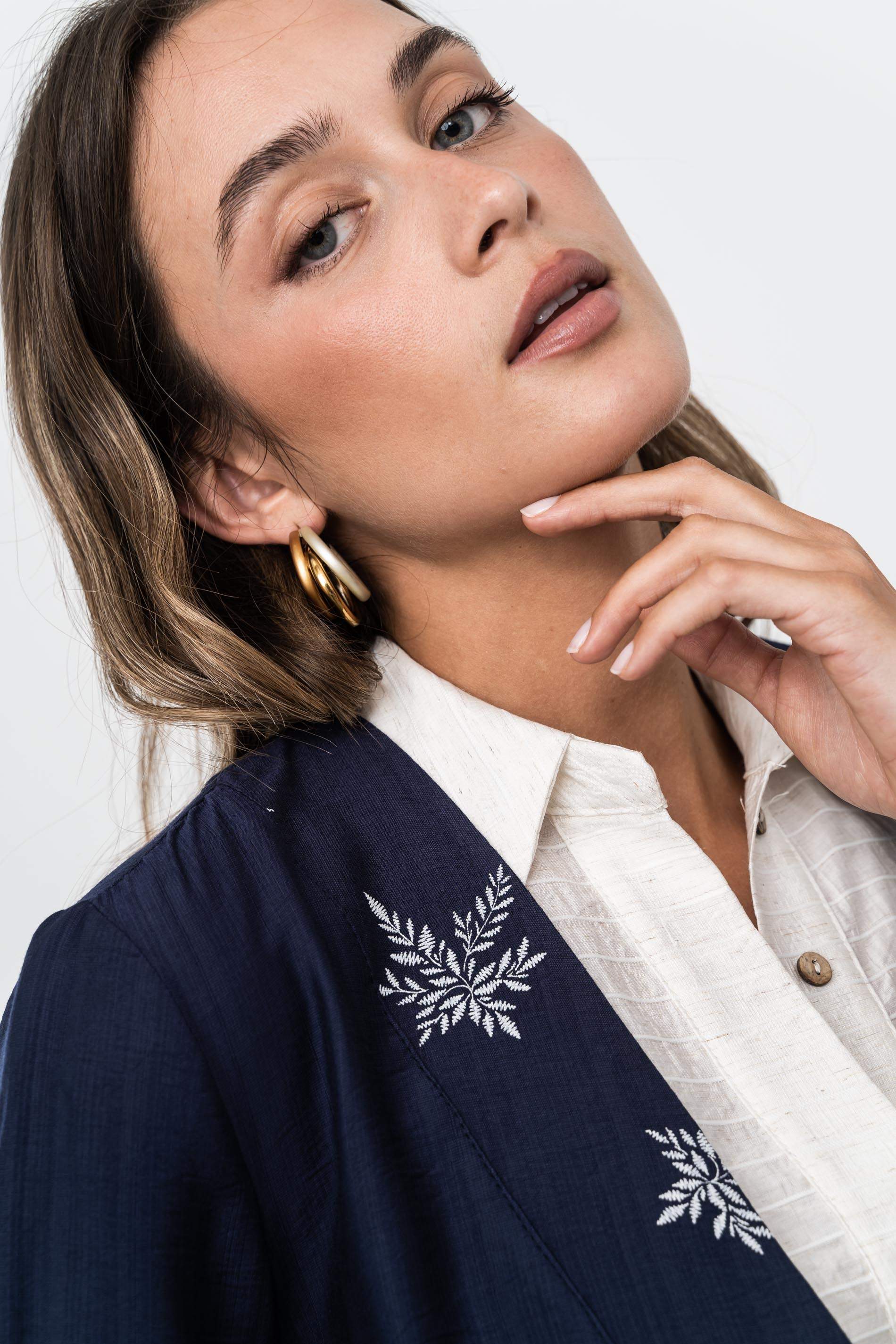 SOBRECAMISA DETALLE HOJAS MARINO