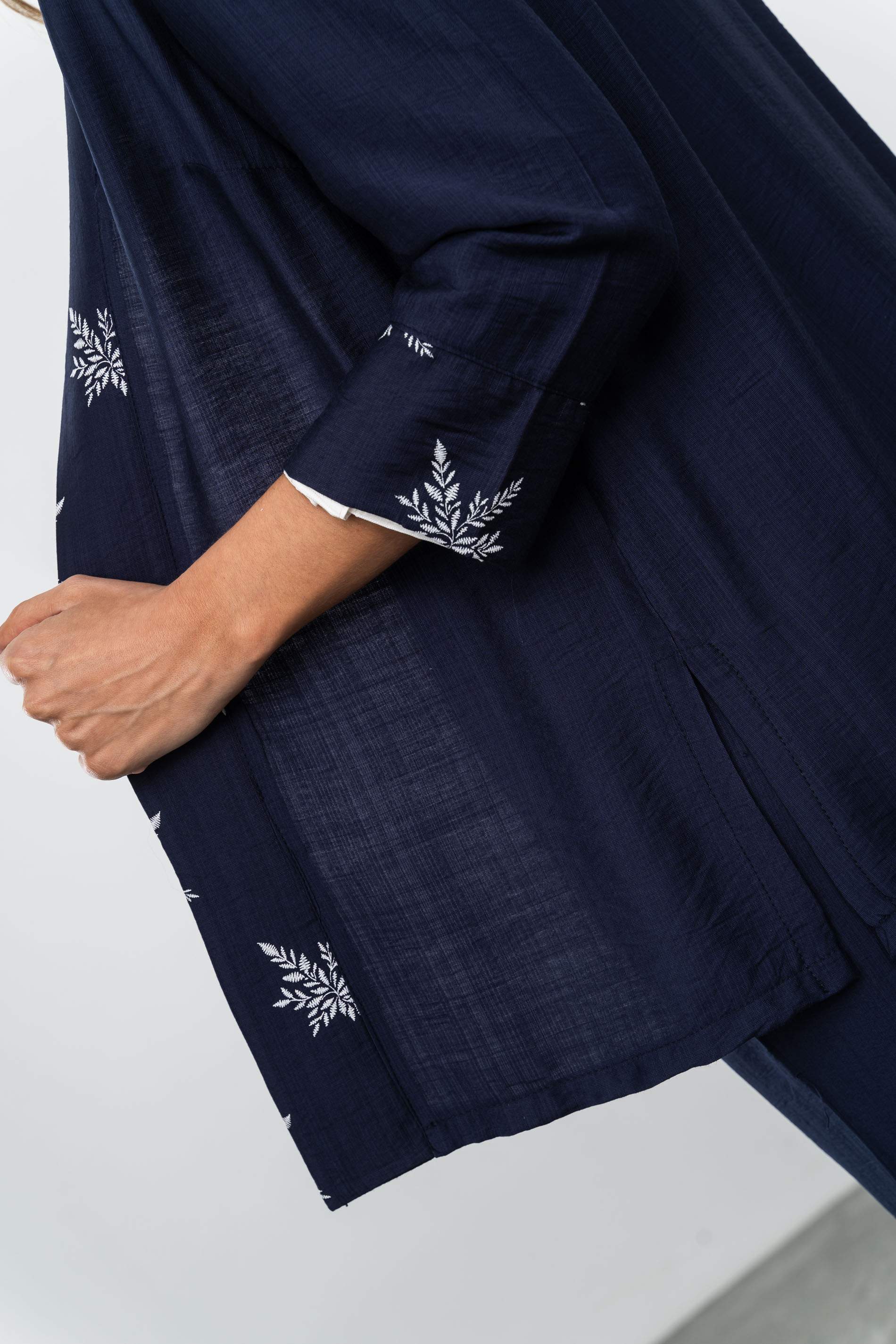 SOBRECAMISA DETALLE HOJAS MARINO