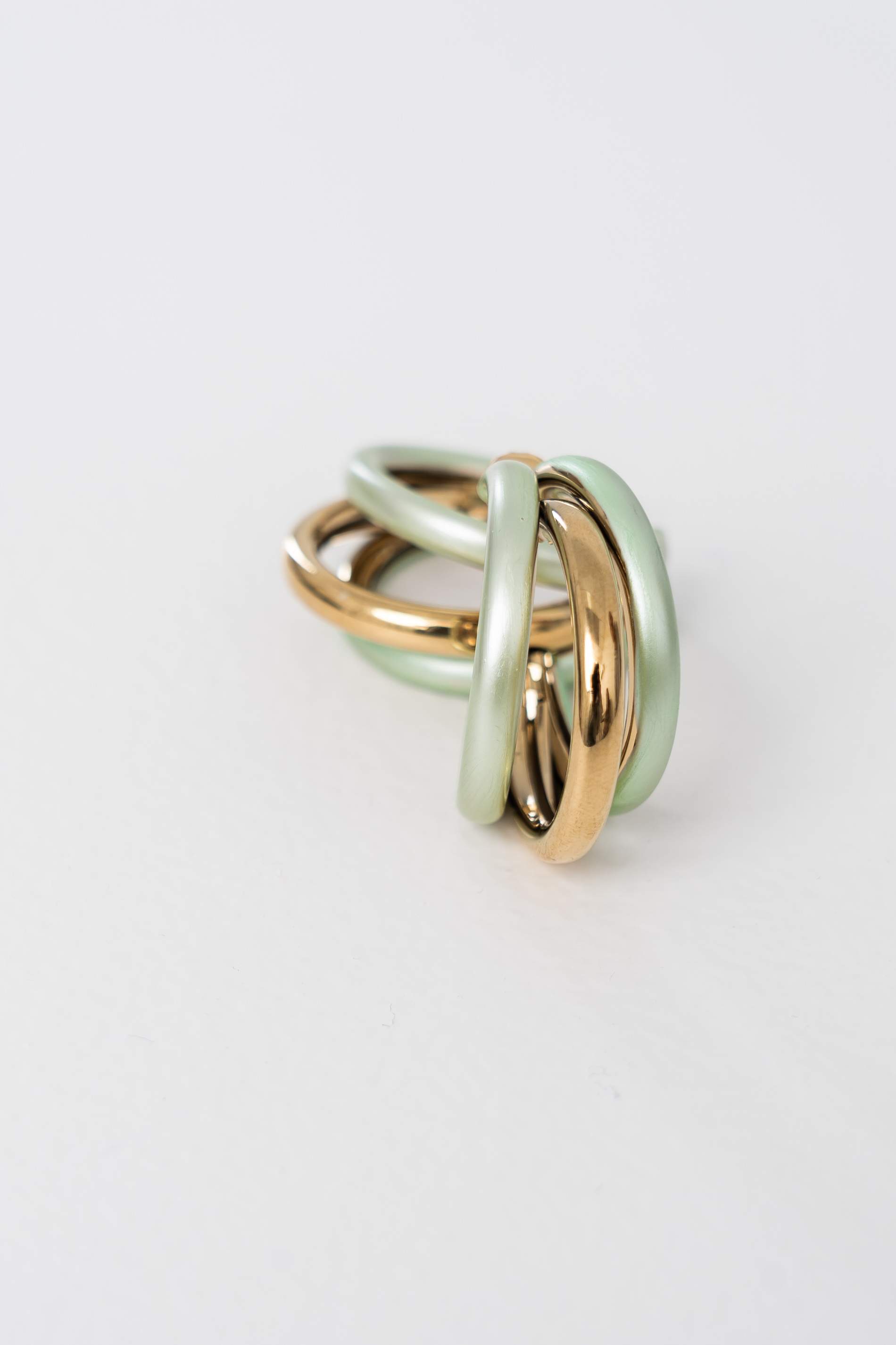 PENDIENTE TRIPLE ARO MANZANA