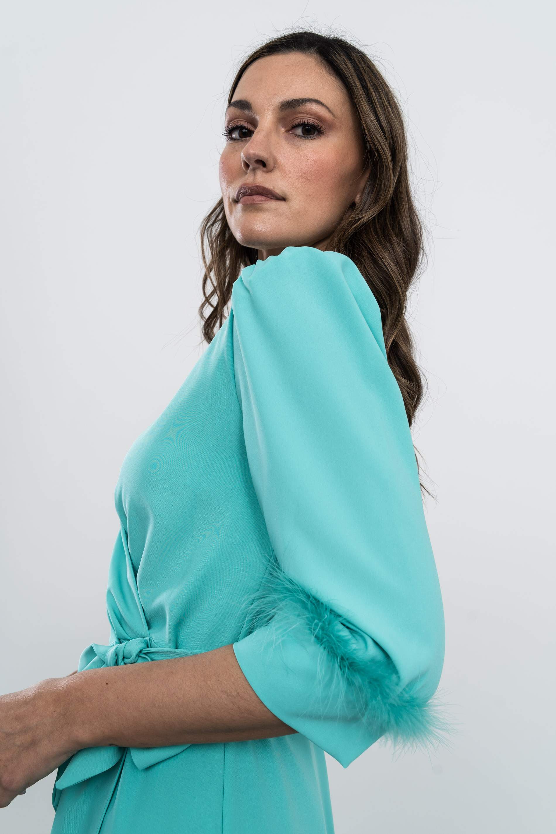 VESTIDO RECOGIDO PLUMAS TURQUESA