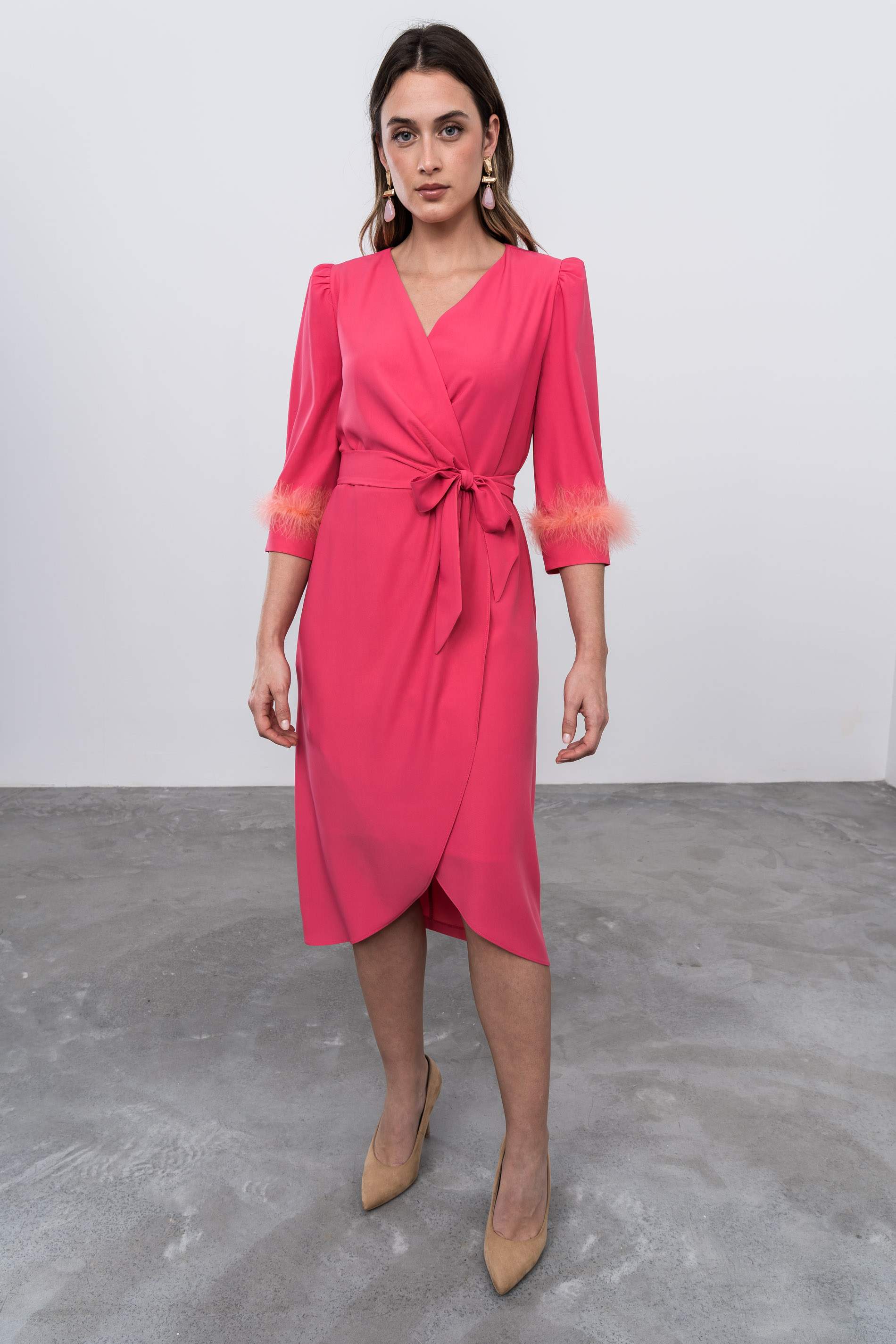 VESTIDO RECOGIDO PLUMAS CORAL