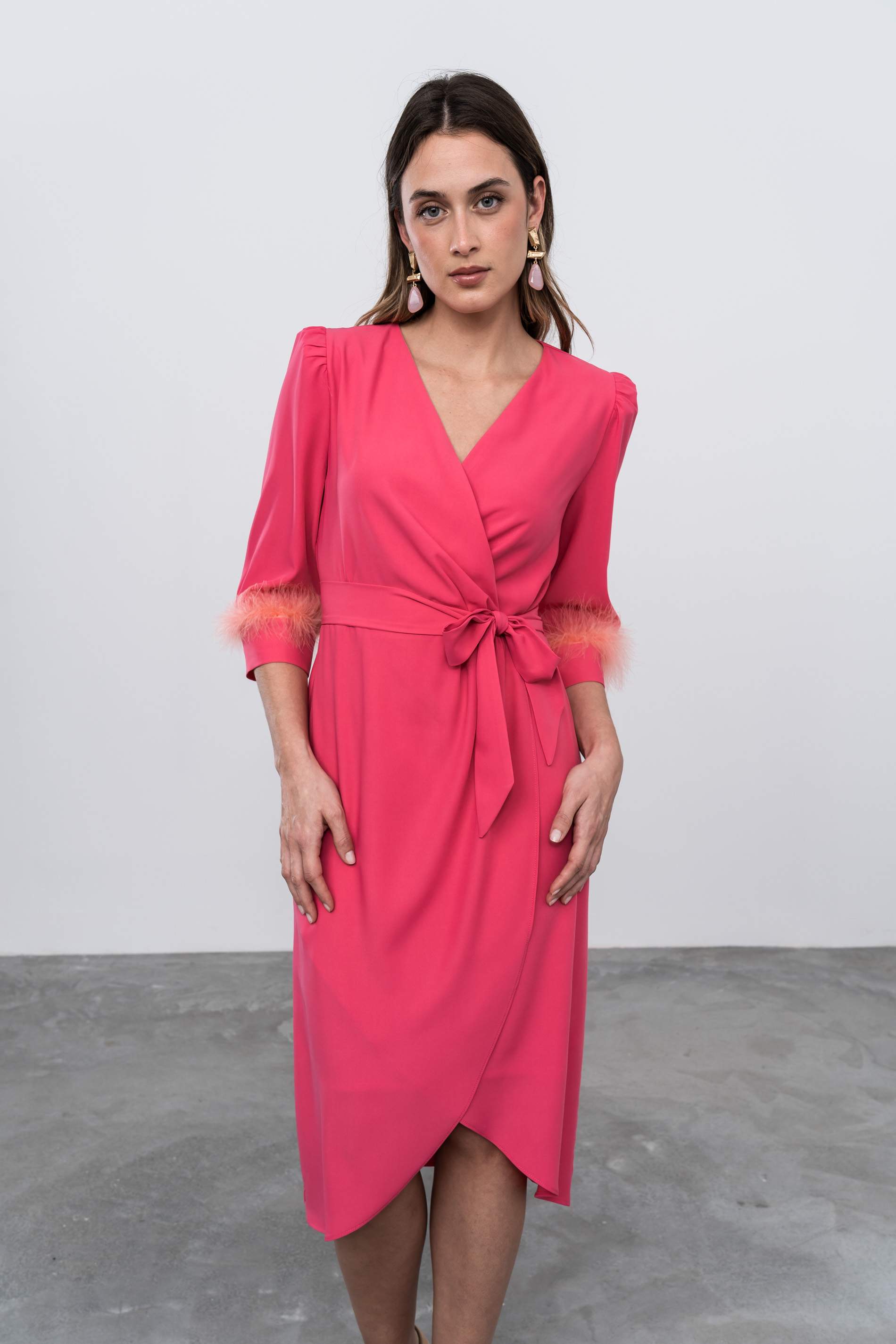 VESTIDO RECOGIDO PLUMAS CORAL