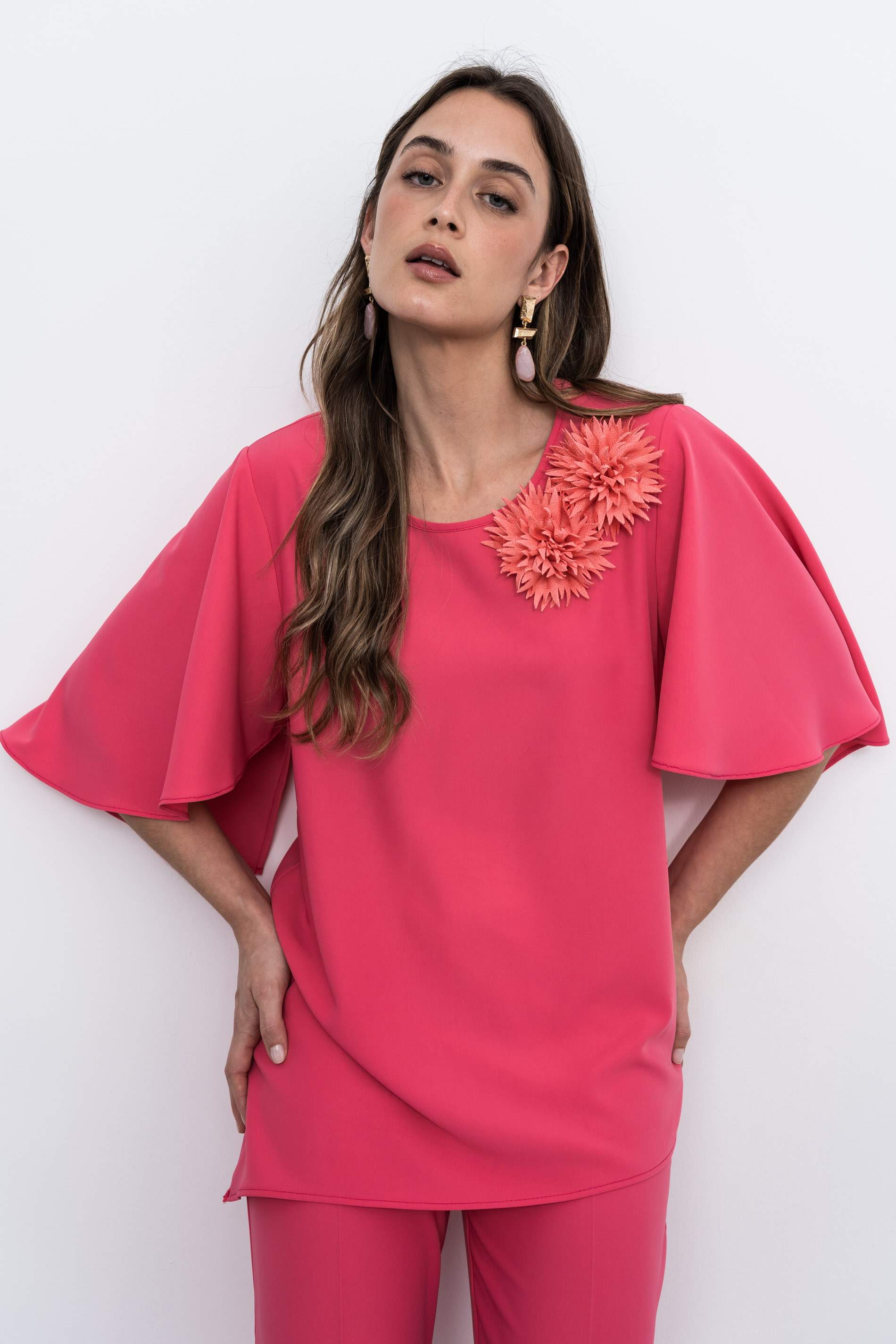 BLUSÓN ASIMÉTRICO FLOR CORAL