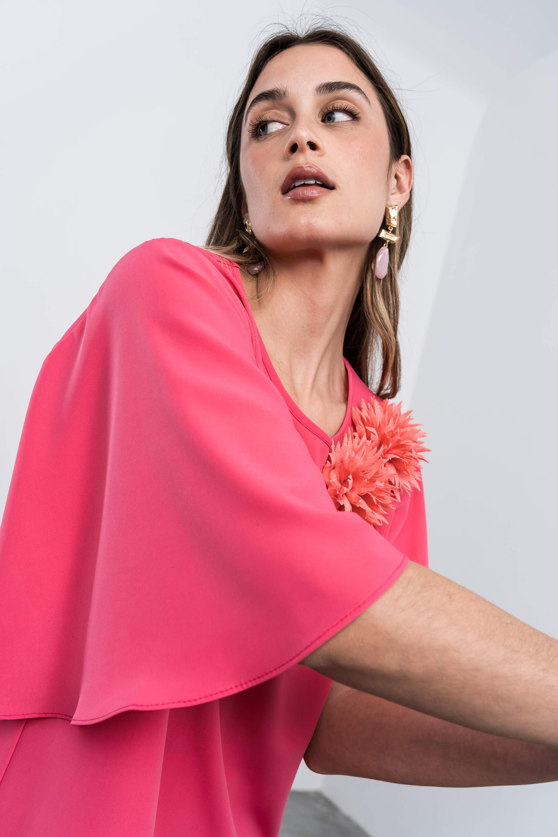 BLUSÓN ASIMÉTRICO FLOR CORAL