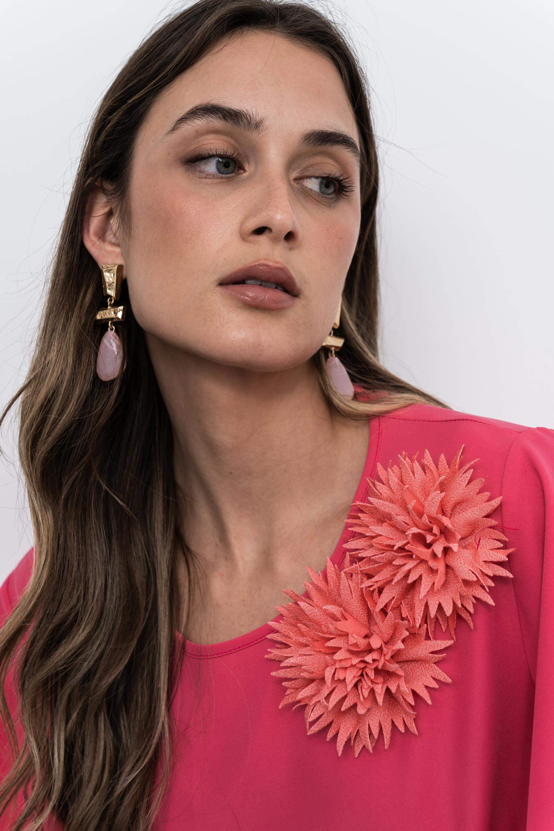 BLUSÓN ASIMÉTRICO FLOR CORAL