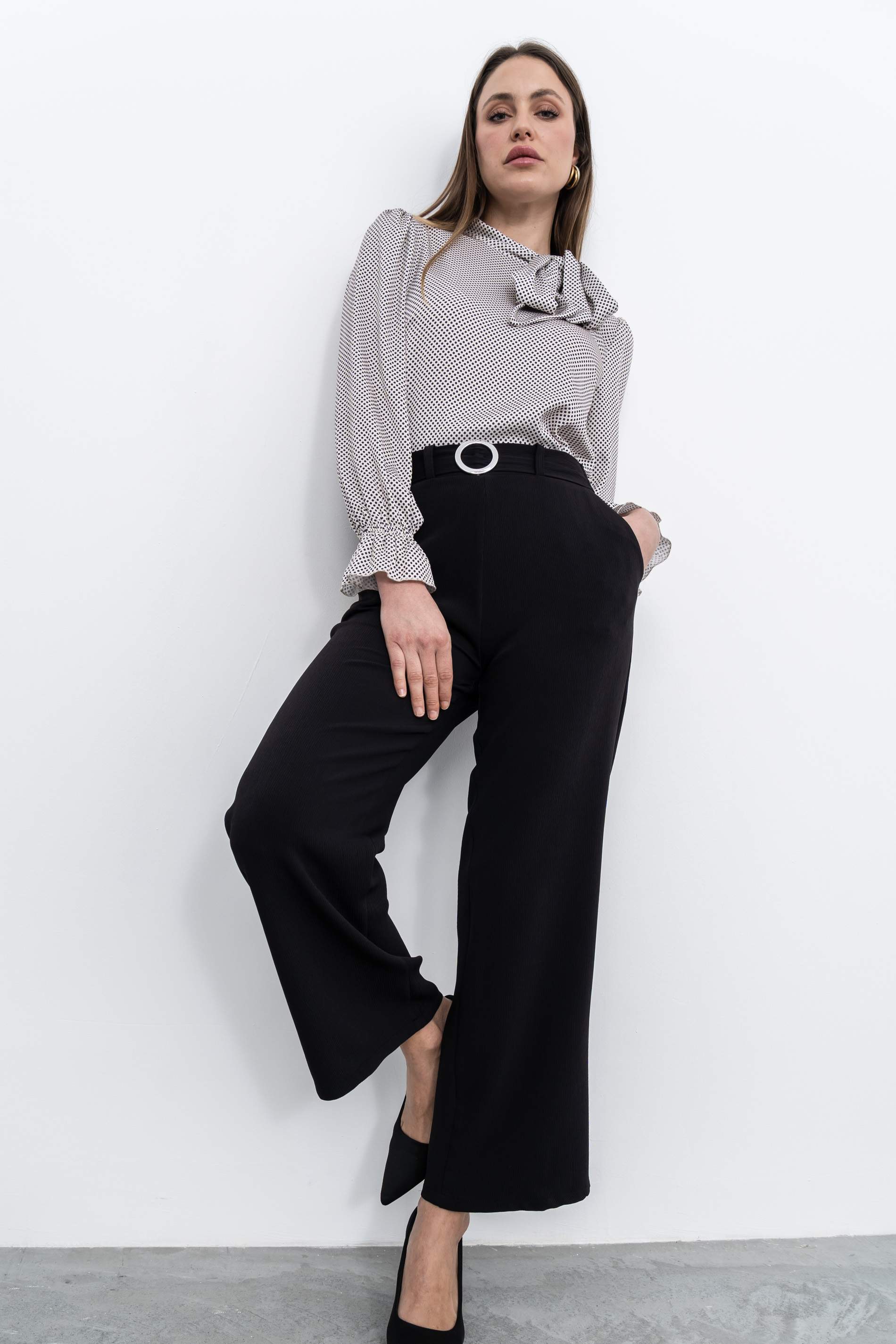 PANTALÓN TEXTURA HEBILLA NEGRO