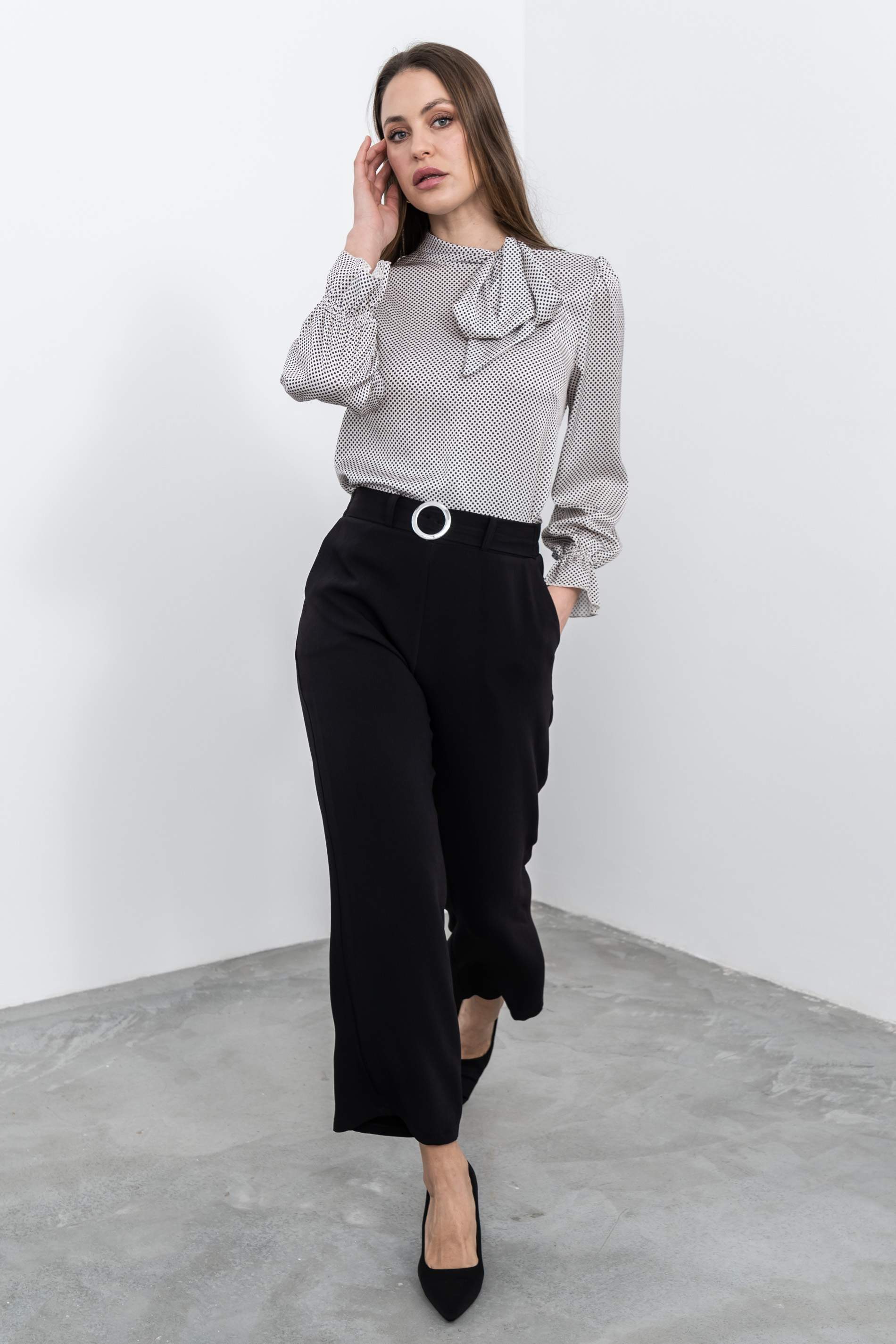 PANTALÓN TEXTURA HEBILLA NEGRO