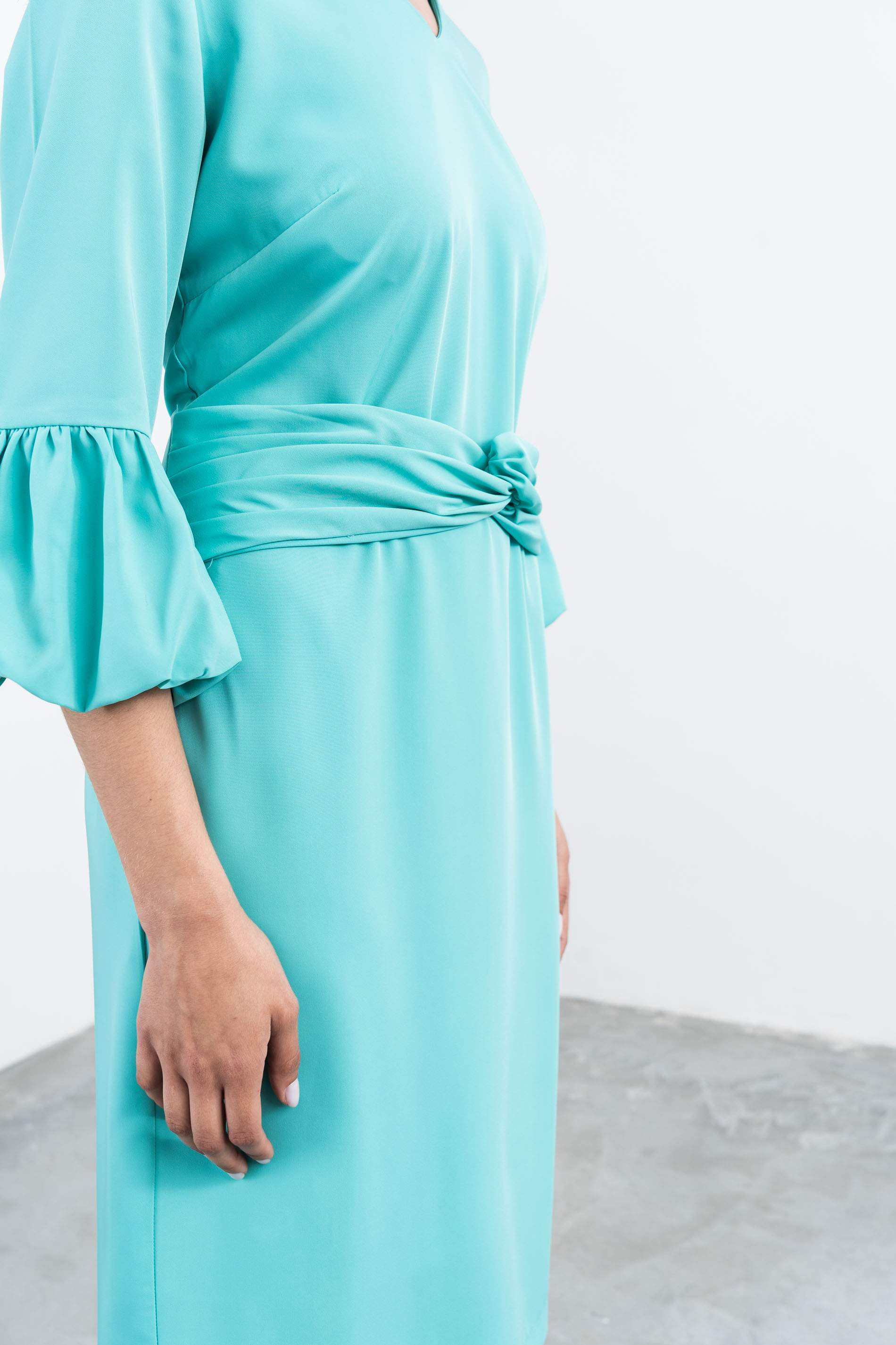 VESTIDO MANGA ABULLONADA