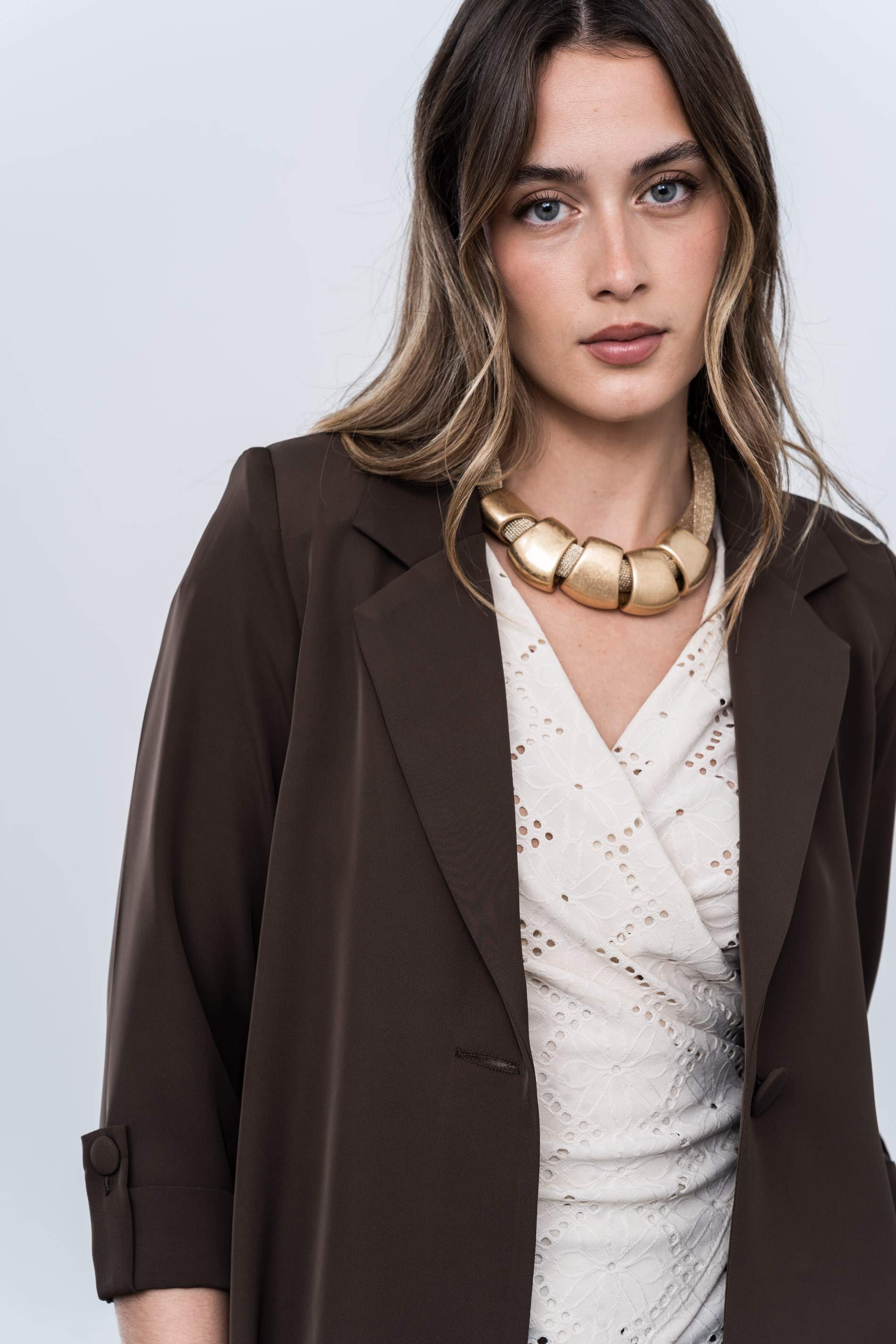 CHAQUETA FLUIDA BOTÓN CHOCOLATE