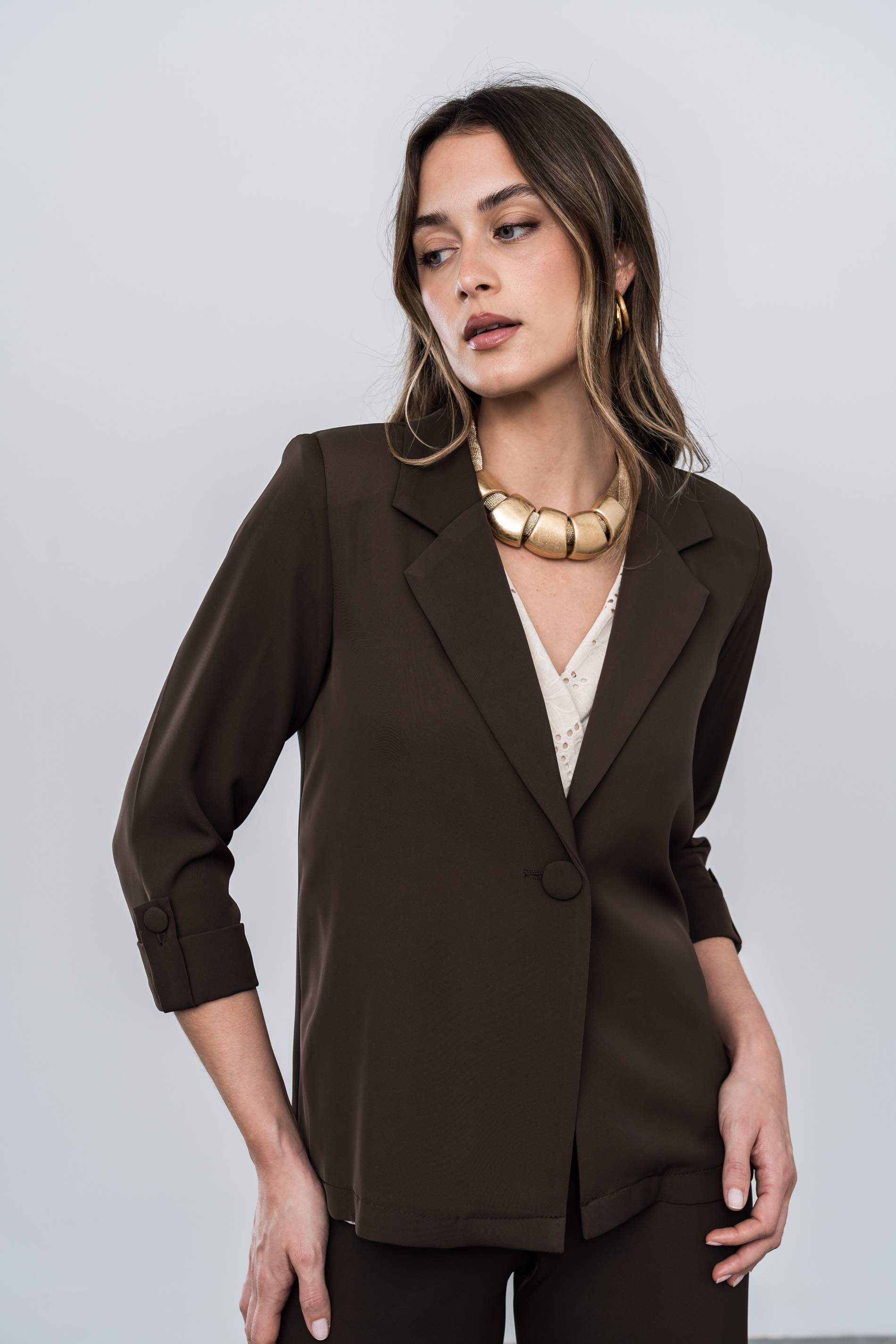 CHAQUETA FLUIDA BOTÓN CHOCOLATE