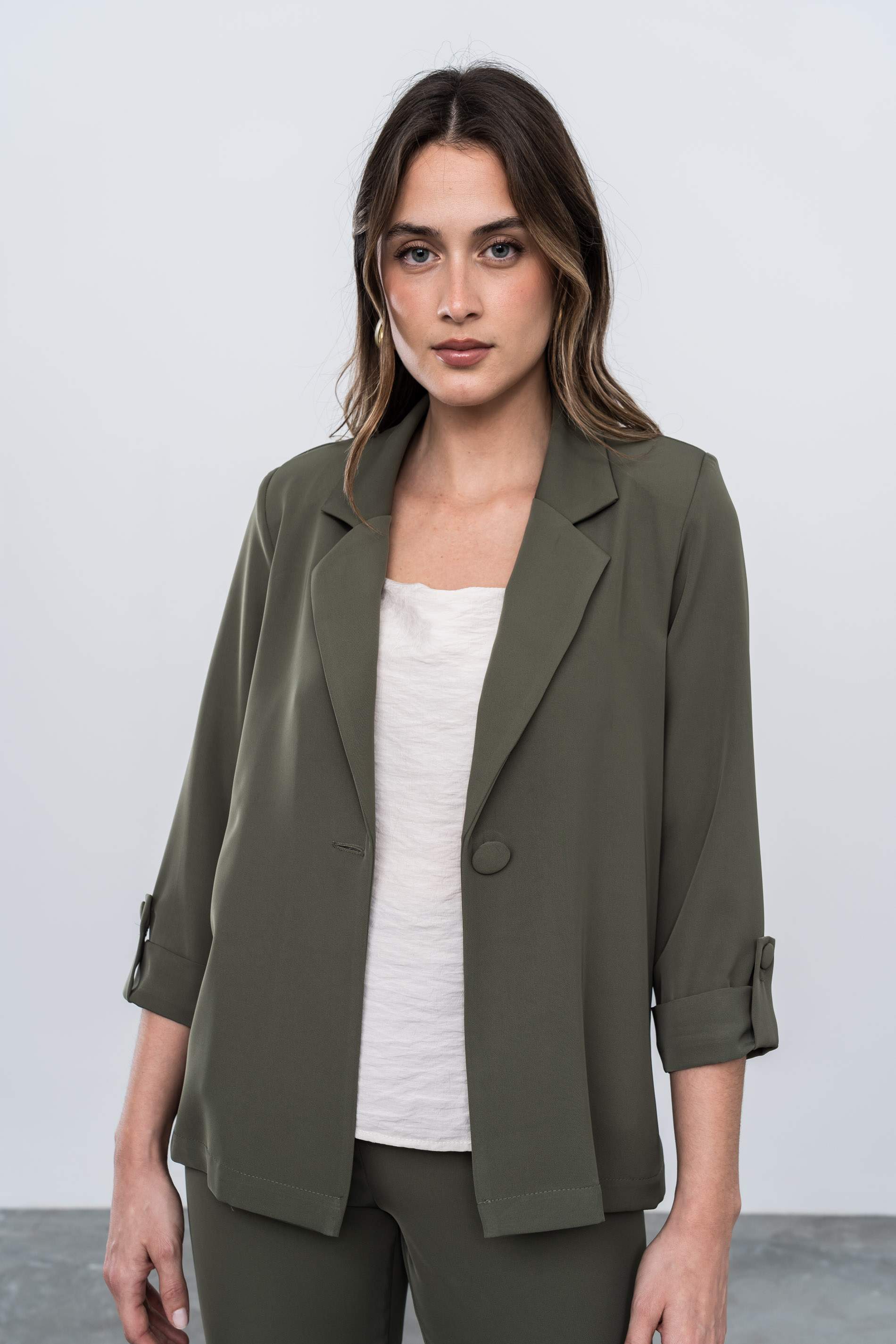 CHAQUETA FLUIDA BOTÓN KAKI