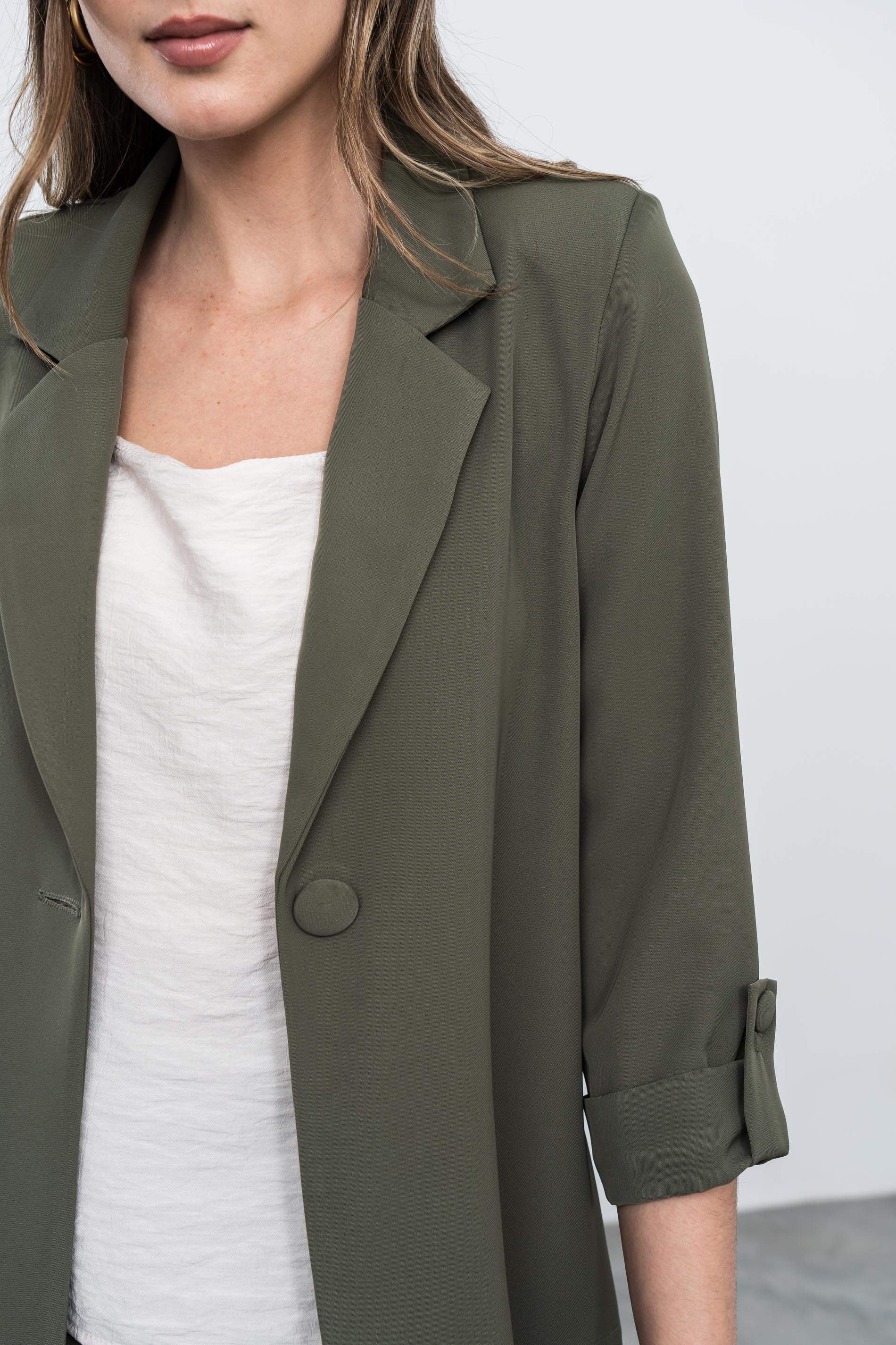 CHAQUETA FLUIDA BOTÓN KAKI