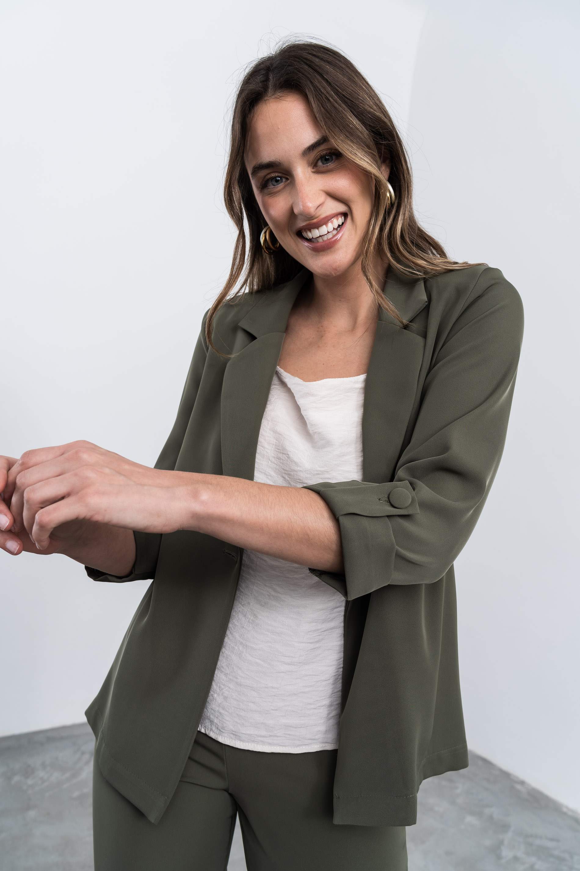 CHAQUETA FLUIDA BOTÓN KAKI