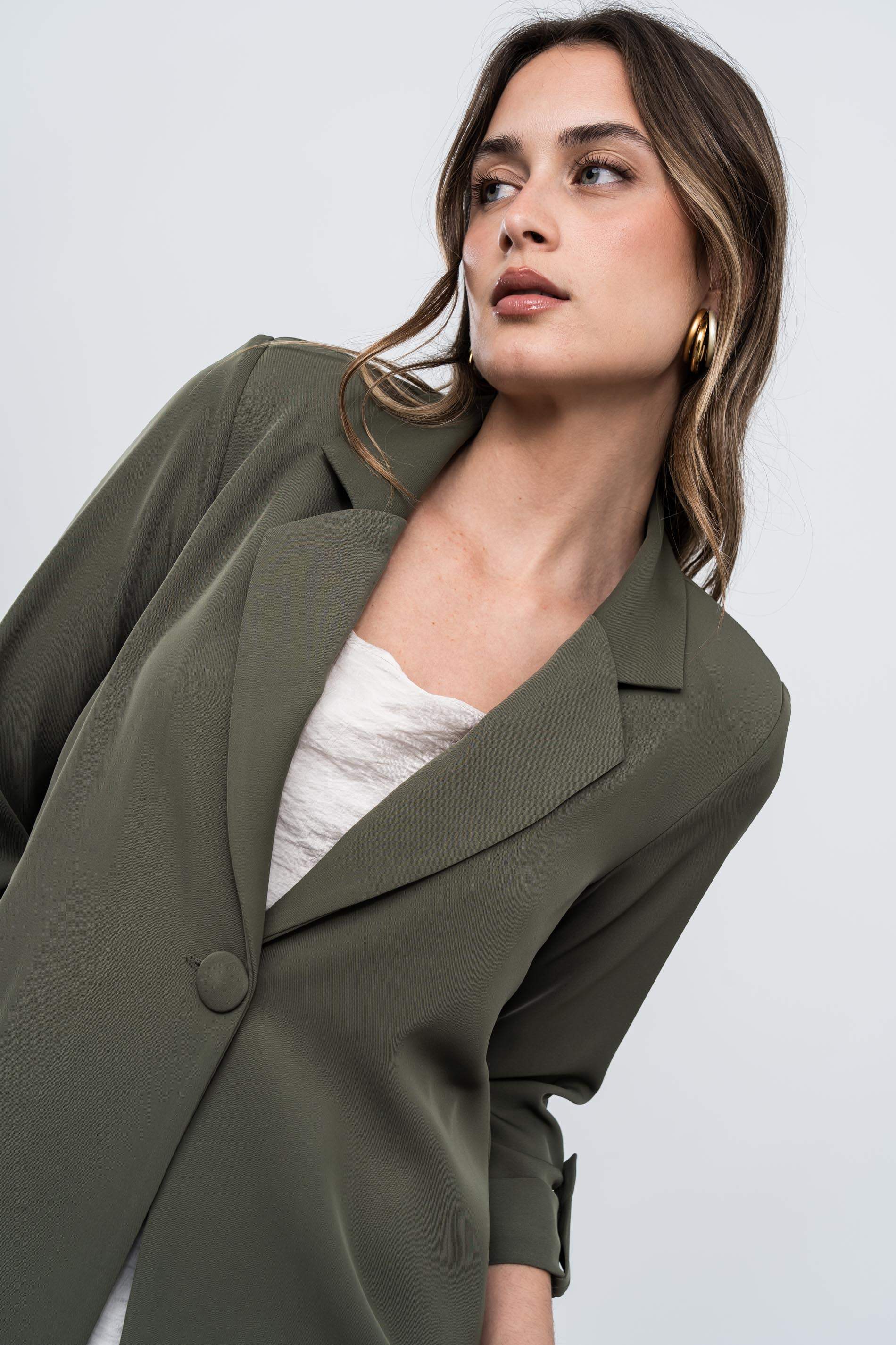 CHAQUETA FLUIDA BOTÓN KAKI