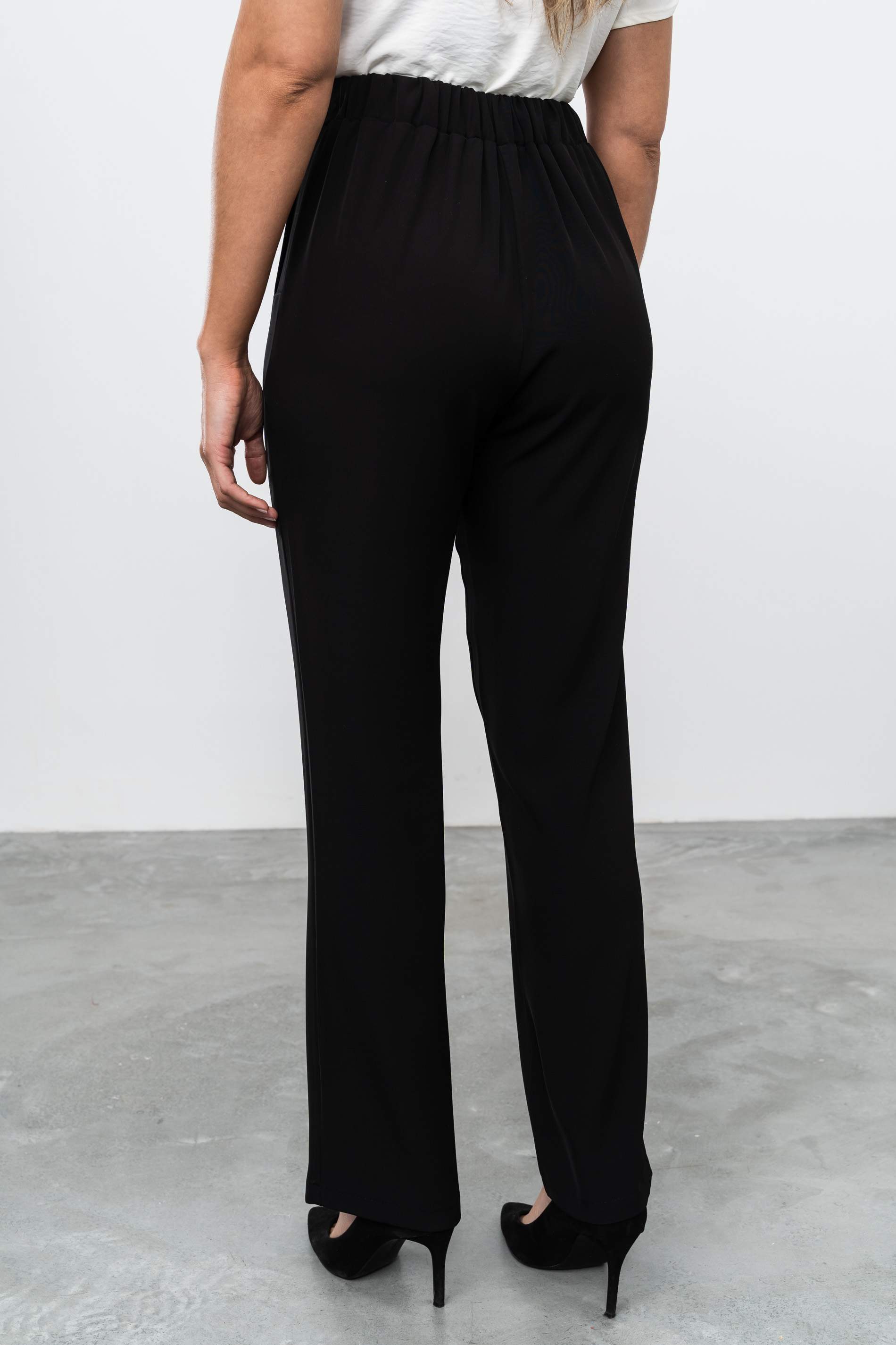 PANTALÓN RECTO FLUIDO NEGRO