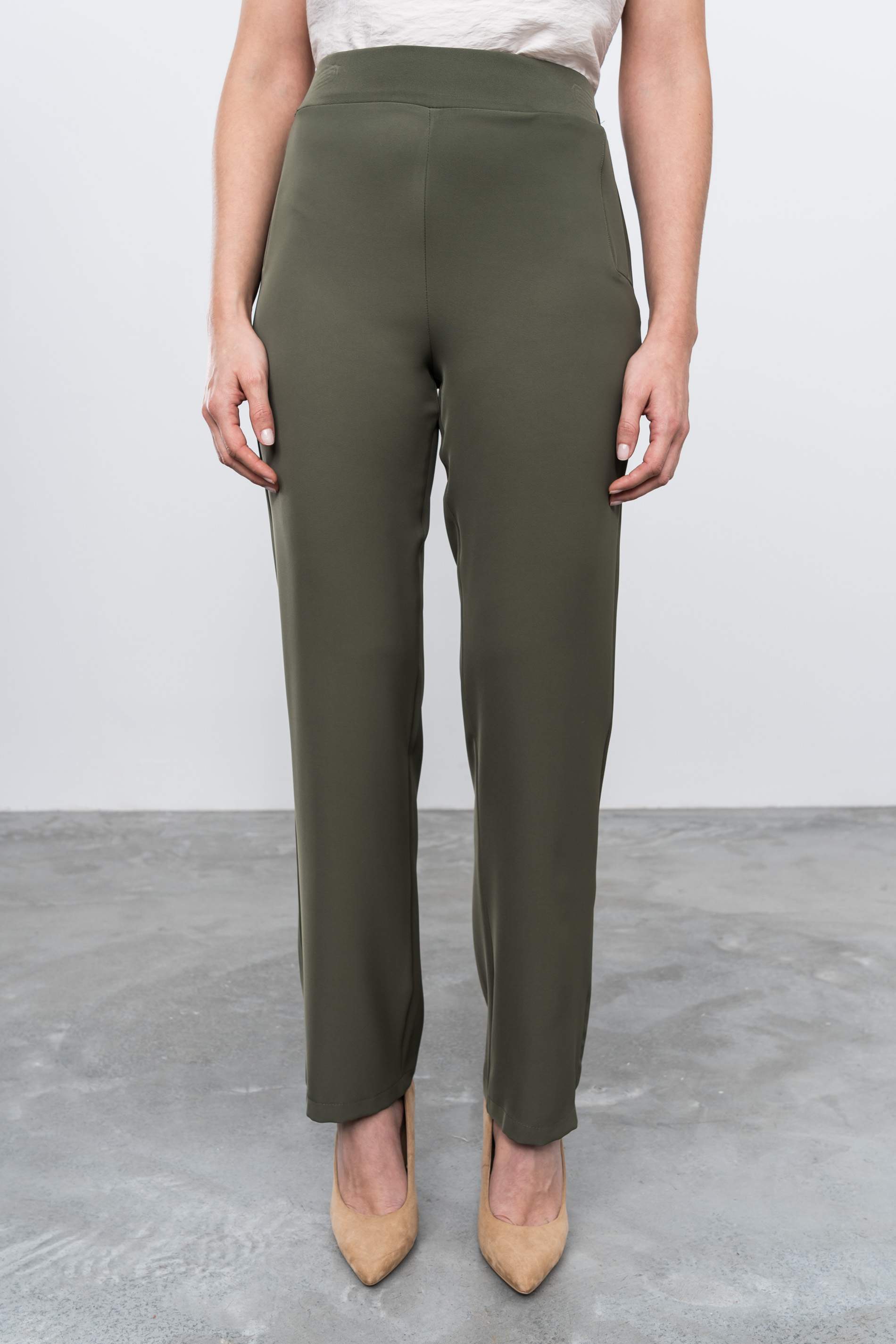 PANTALÓN RECTO FLUIDO KAKI