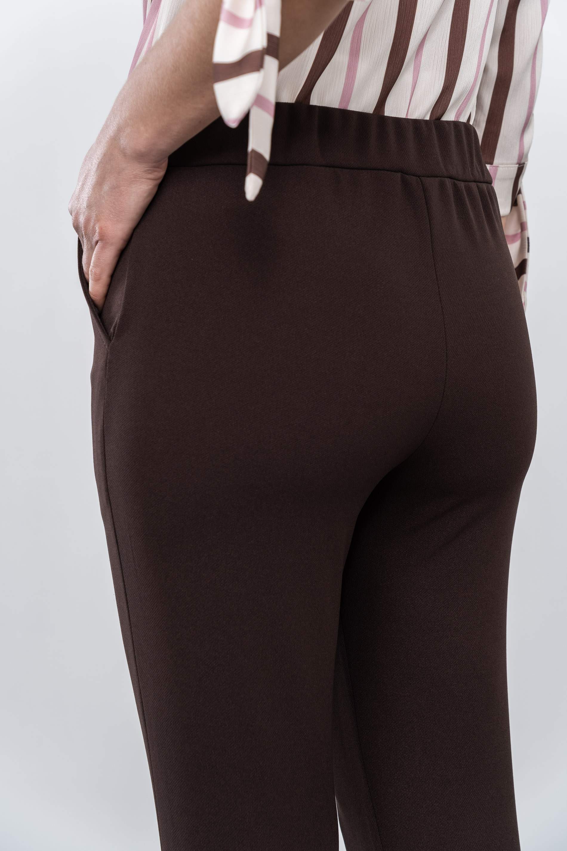 PANTALÓN GOMA BOLSILLOS CHOCOLATE