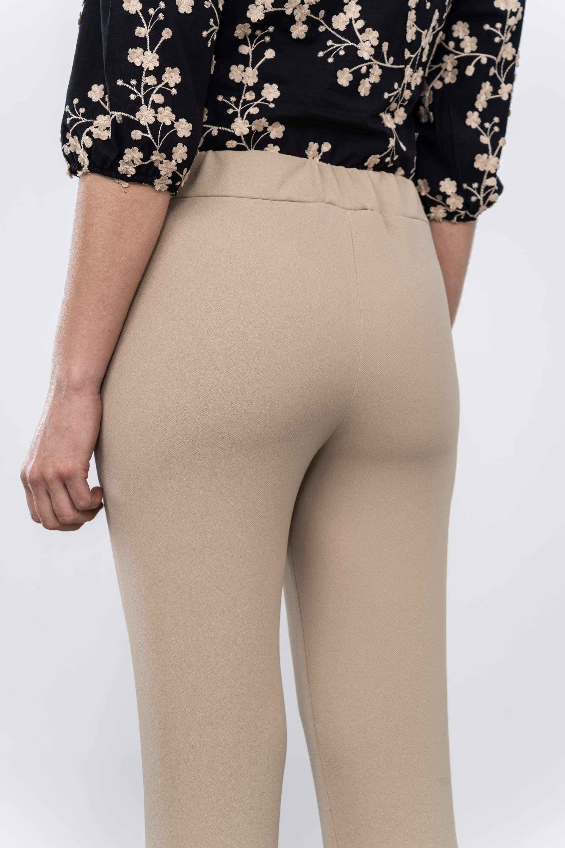 PANTALÓN GOMA BOLSILLOS ARENA