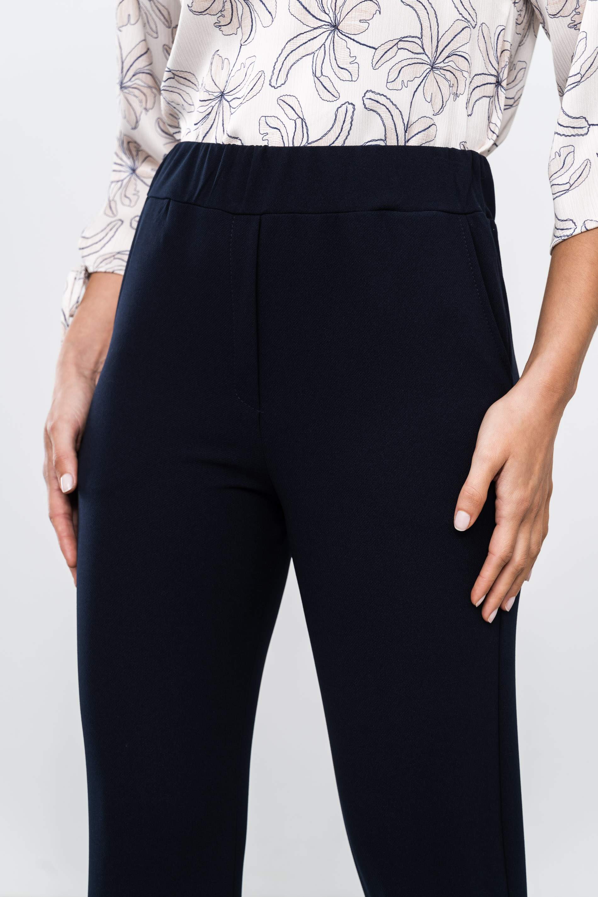 PANTALÓN GOMA BOLSILLOS MARINO