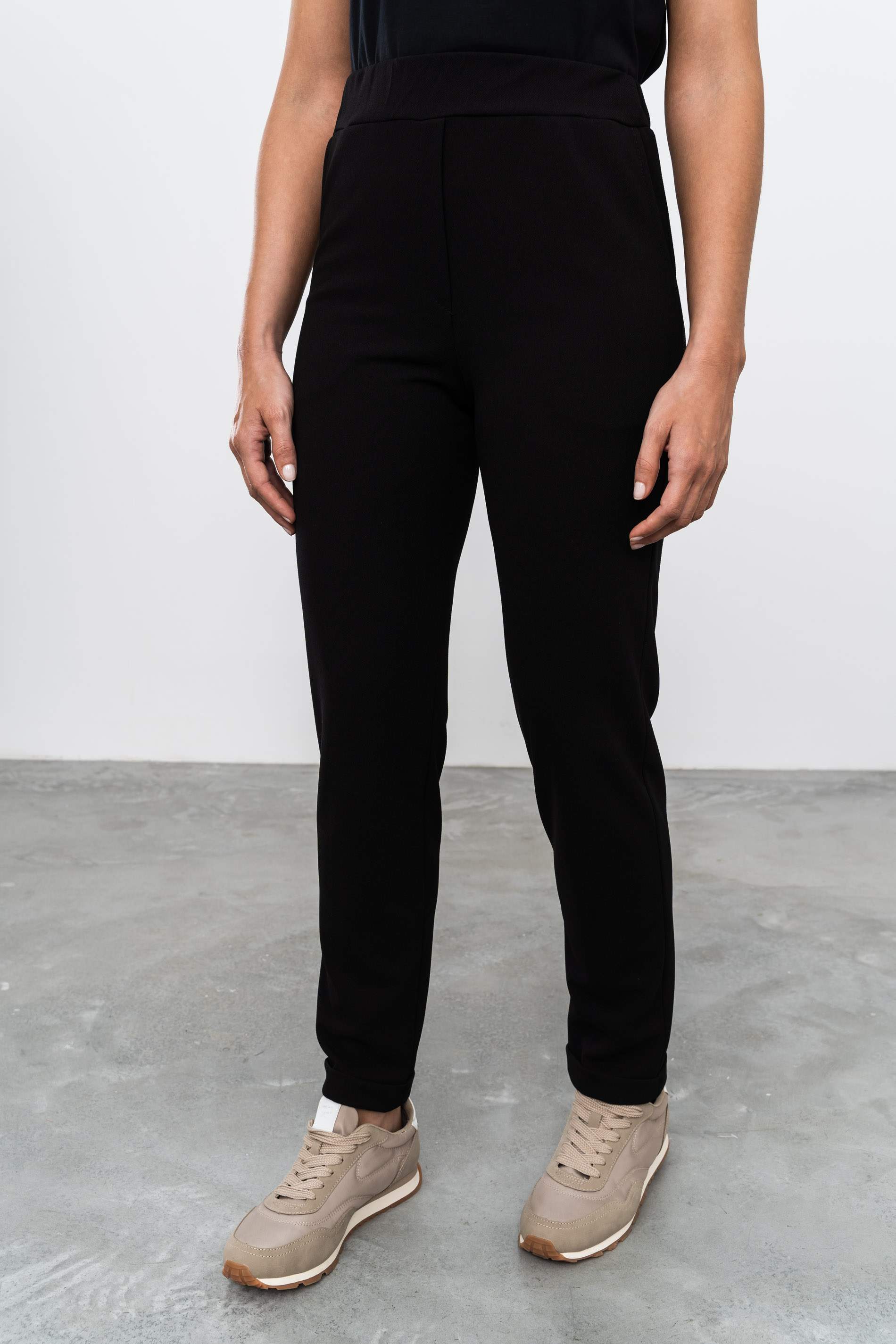 PANTALÓN GOMA BOLSILLOS NEGRO