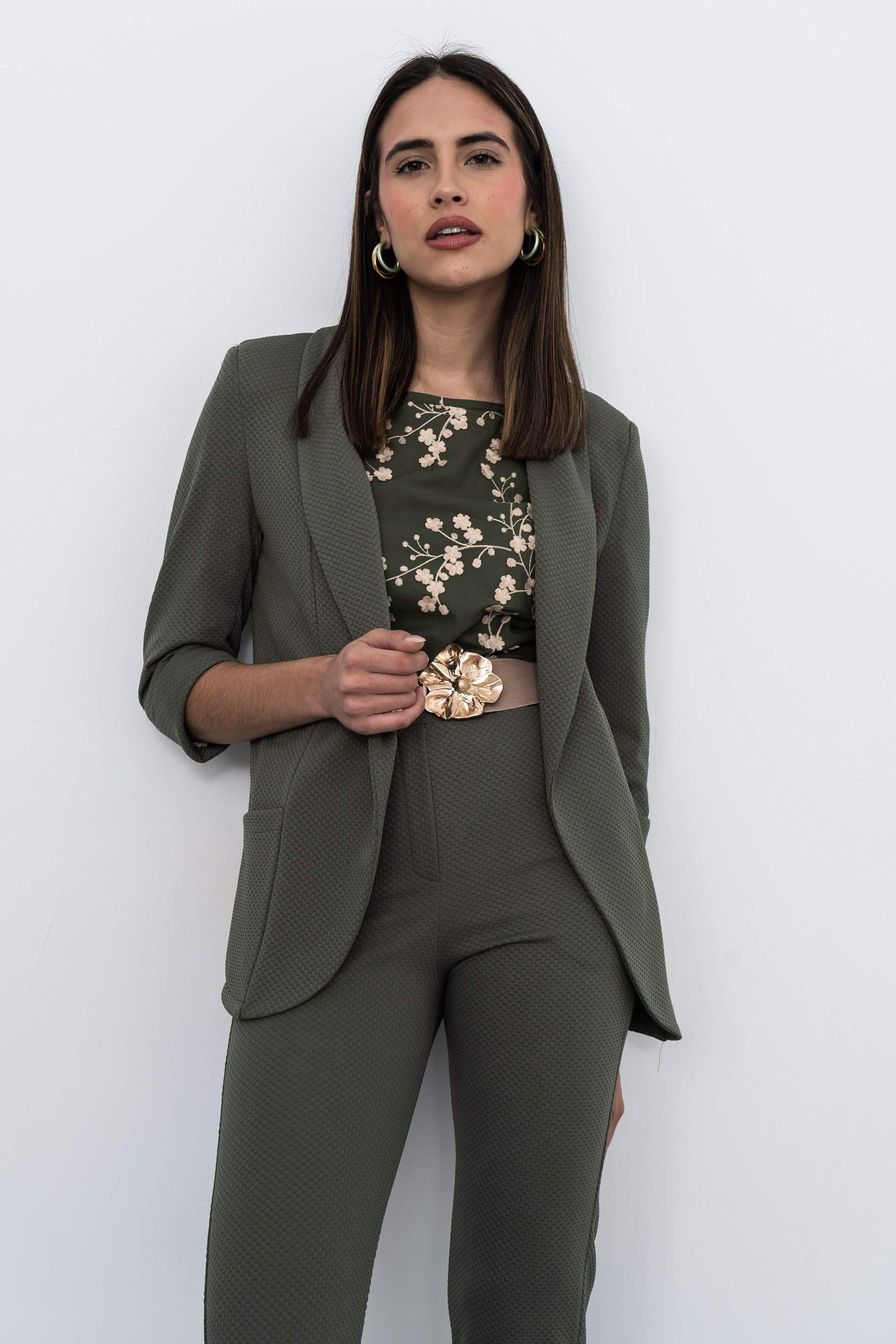 CHAQUETA ABIERTA SOLAPAS PANEL KAKI