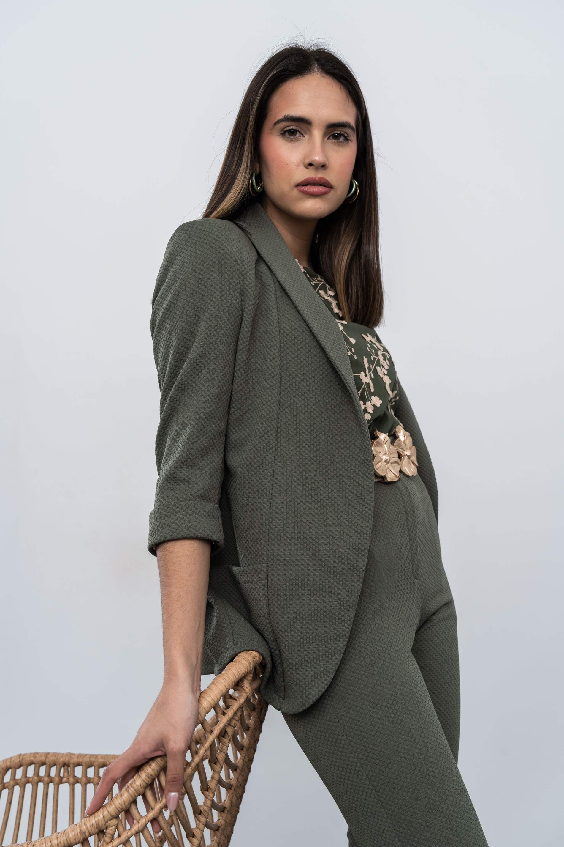 CHAQUETA ABIERTA SOLAPAS PANEL KAKI