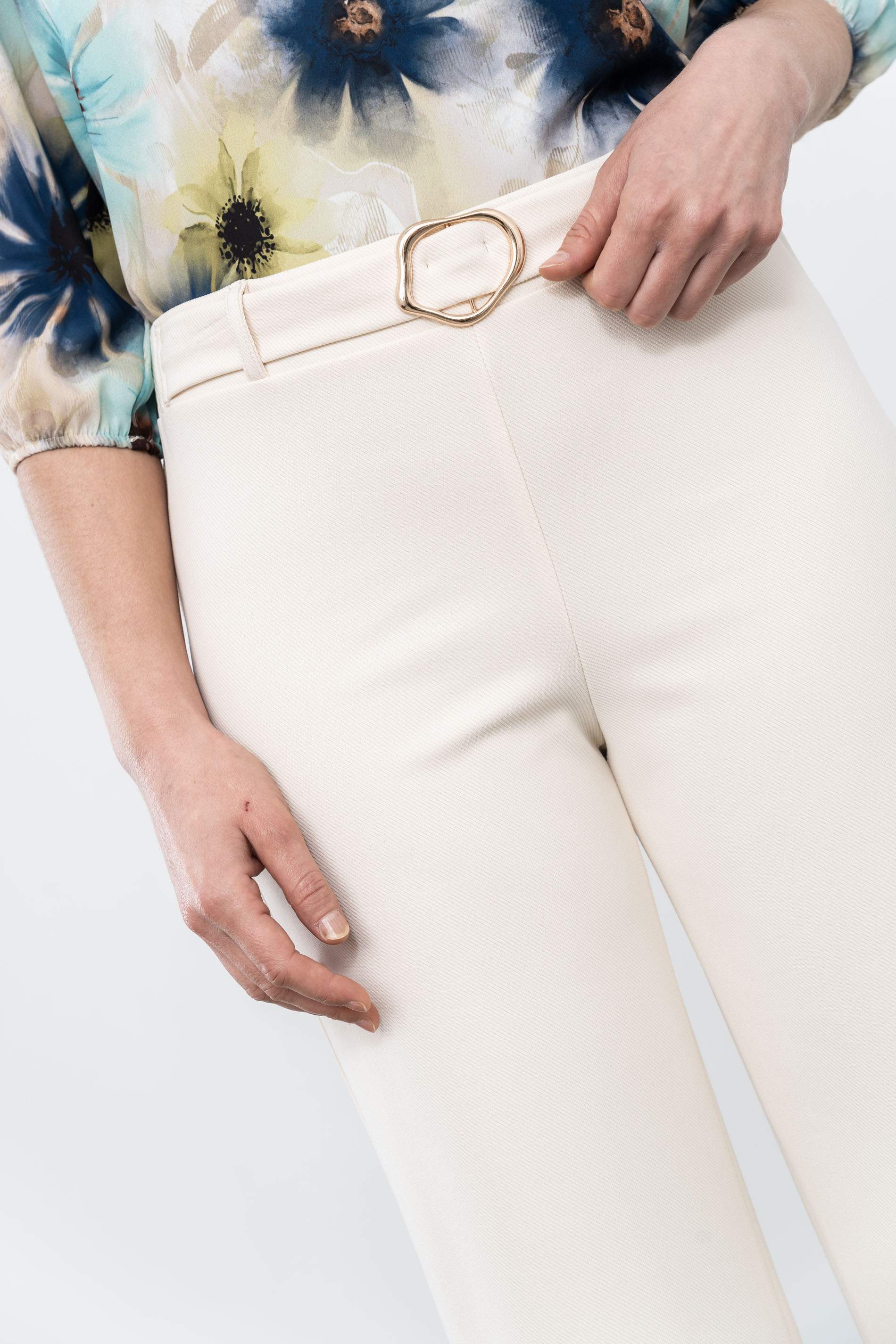 PANTALÓN ANCHO VESTIR HEBILLA CRUDO