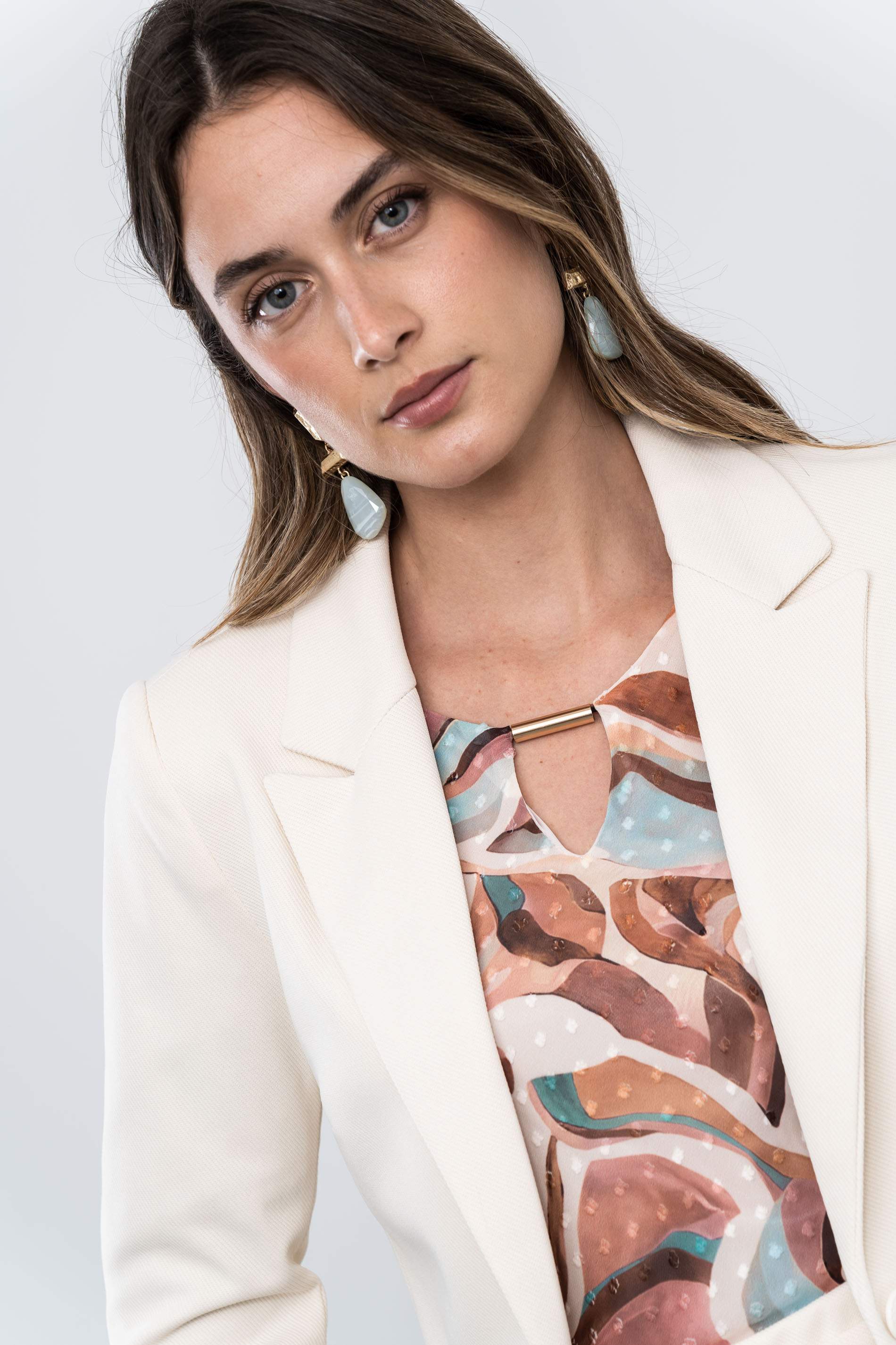 PANTALÓN RECTO VESTIR HEBILLA CRUDO