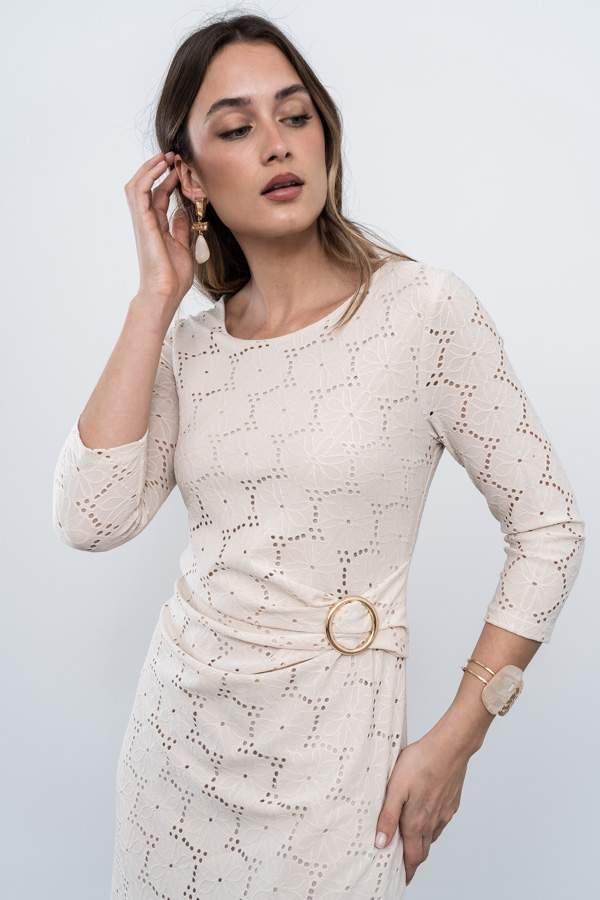 VESTIDO TEJIDO PERFORADO HEBILLA BEIGE