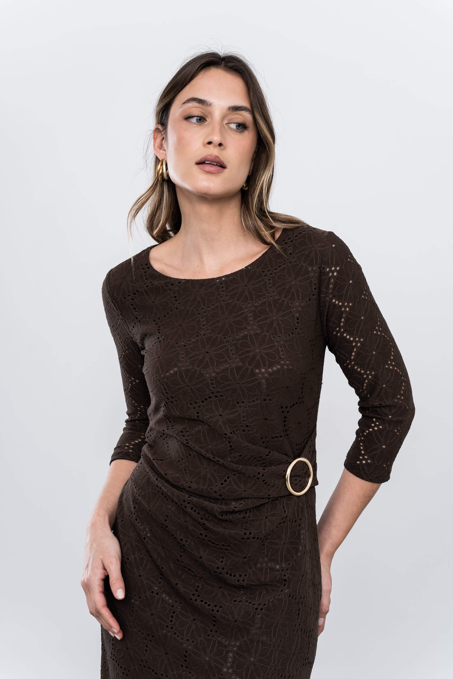 VESTIDO TEJIDO PERFORADO HEBILLA CHOCOLATE