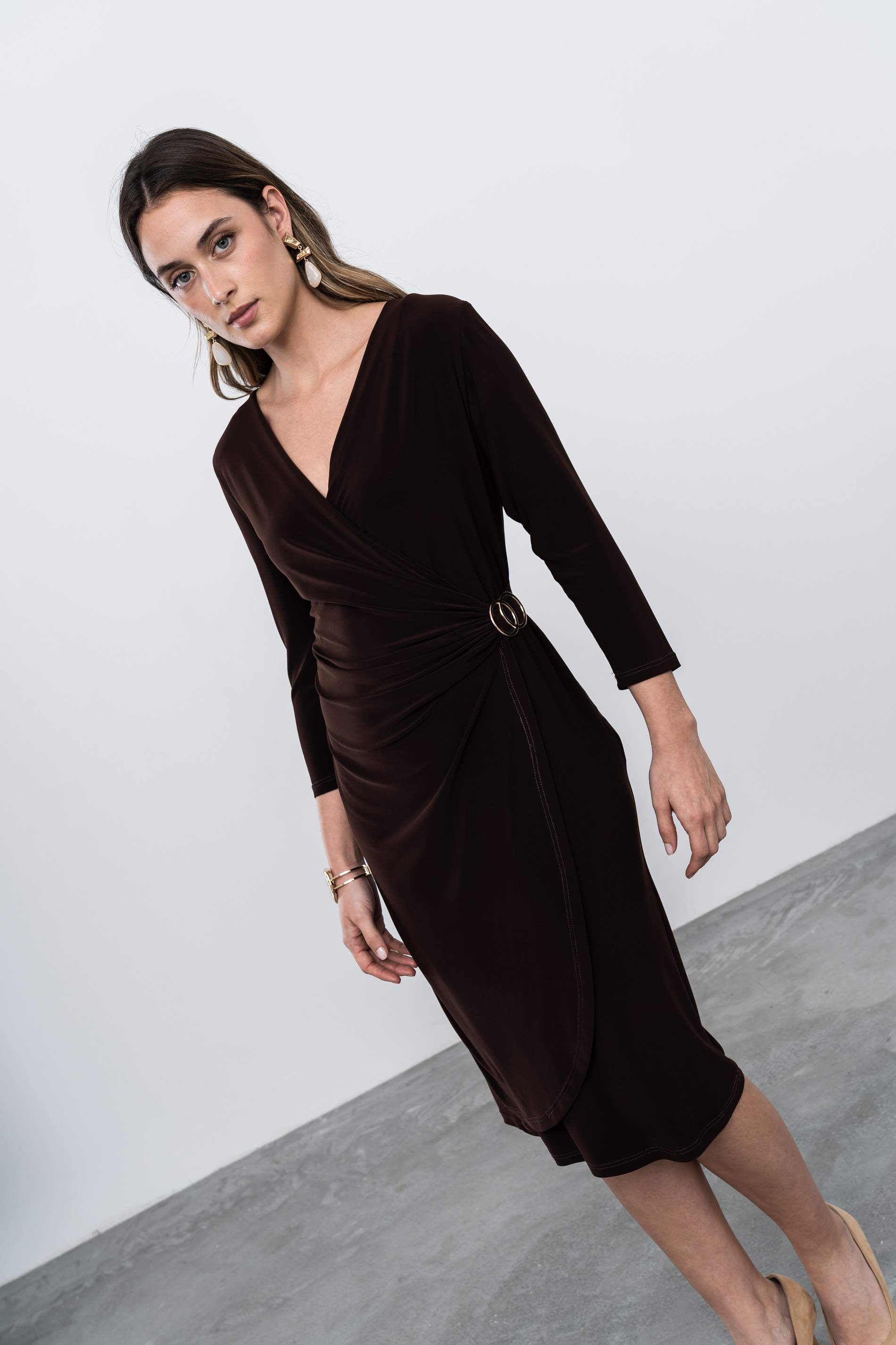 VESTIDO RECOGIDO HEBILLA CHOCOLATE