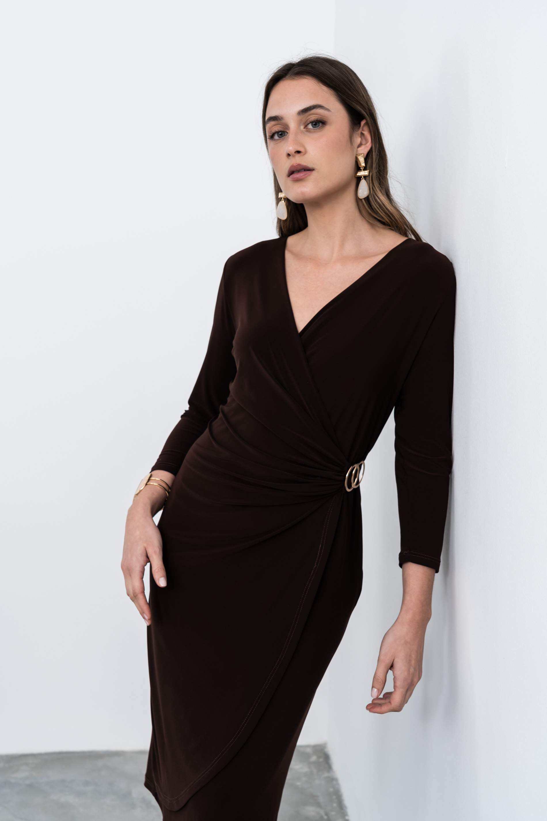 VESTIDO RECOGIDO HEBILLA CHOCOLATE