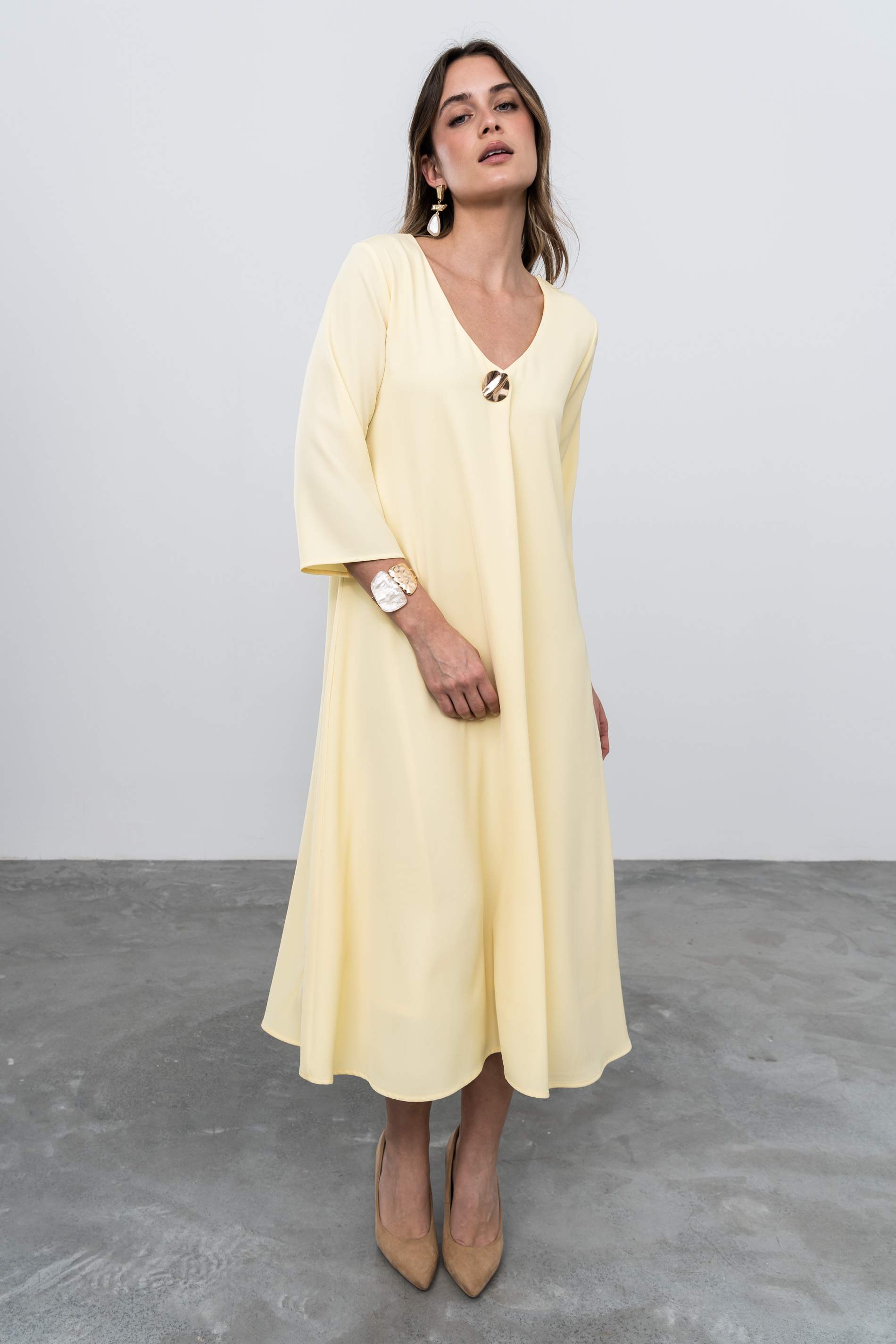 VESTIDO FUELLE BOTÓN ORO VAINILLA