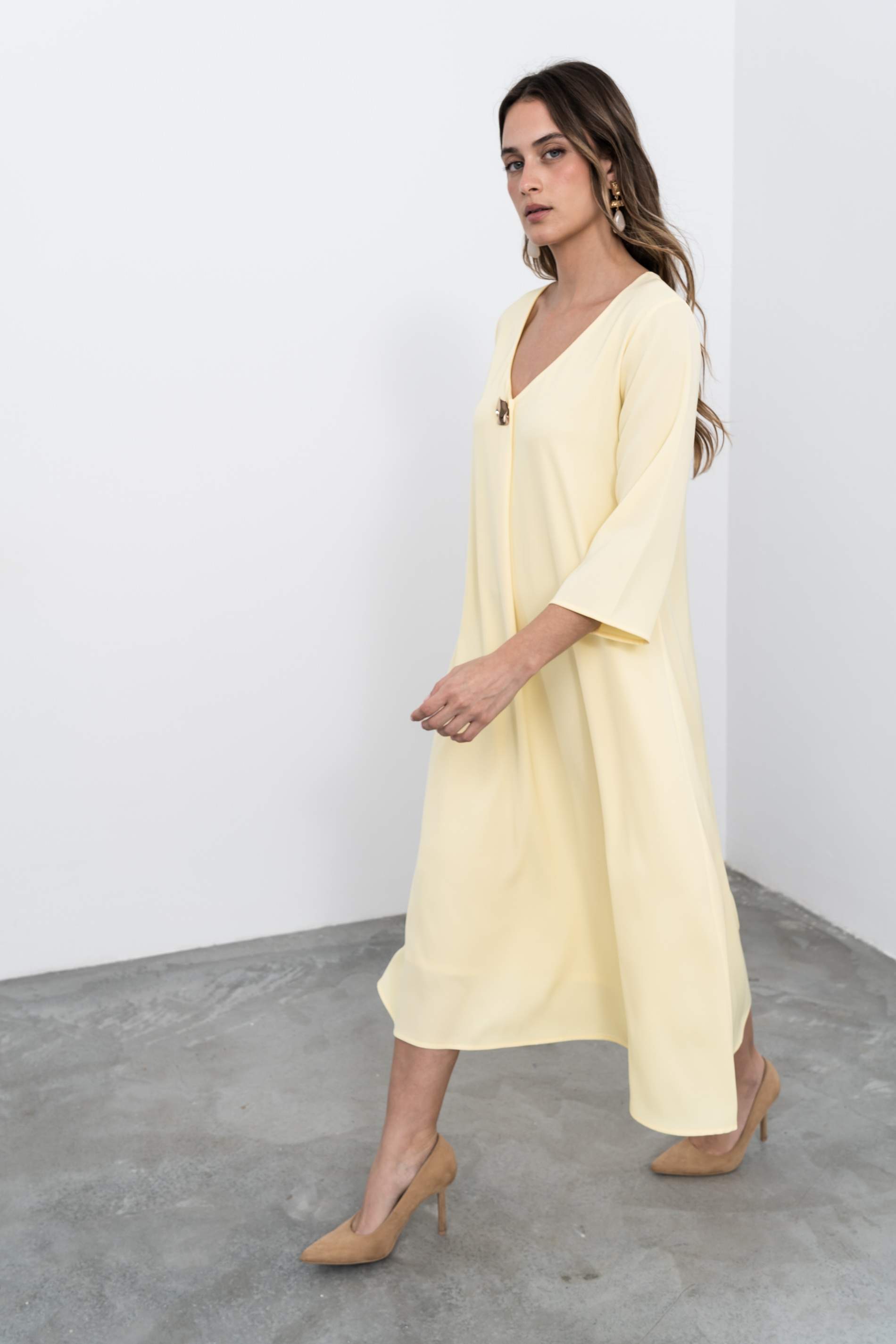 VESTIDO FUELLE BOTÓN ORO VAINILLA