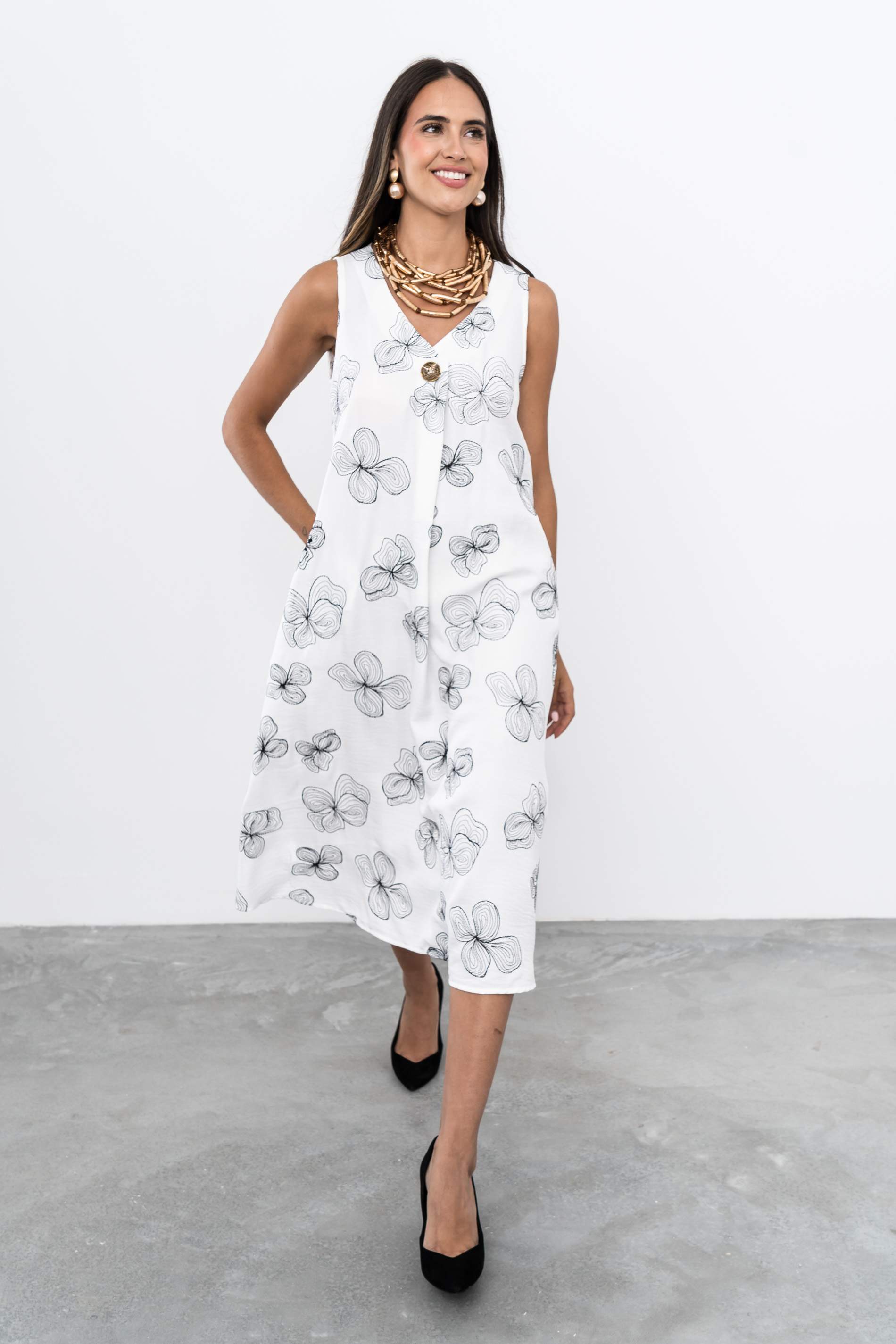 VESTIDO BORDADO FLORES BOTÓN BLANCO
